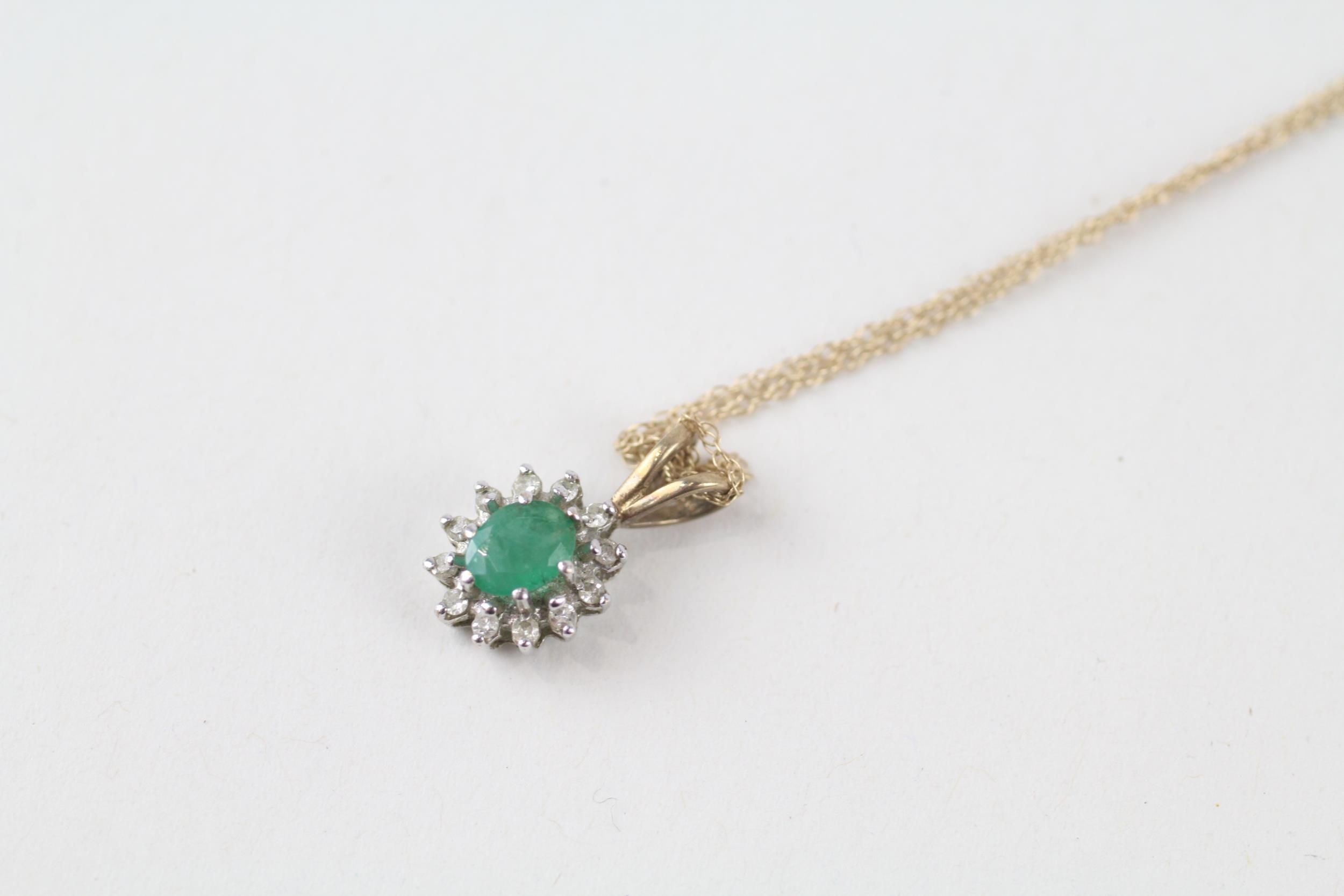 9ct gold emerald & diamond cluster pendant & chain (1.3g)