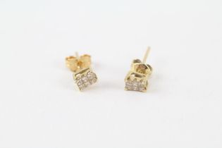 18ct gold diamond stud earrings (1.2g)