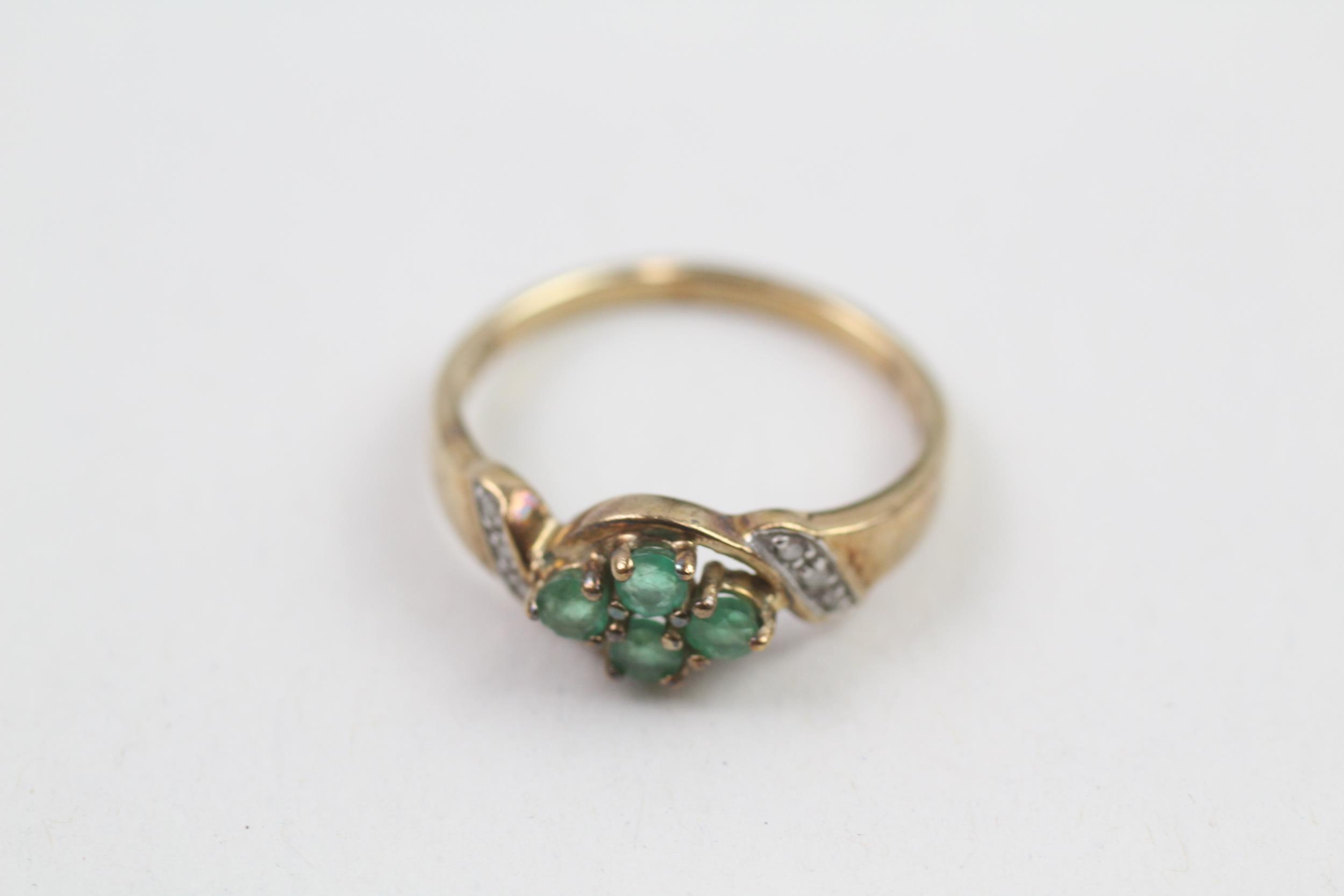 9ct gold diamond & emerald dress ring (2.2g) Size P