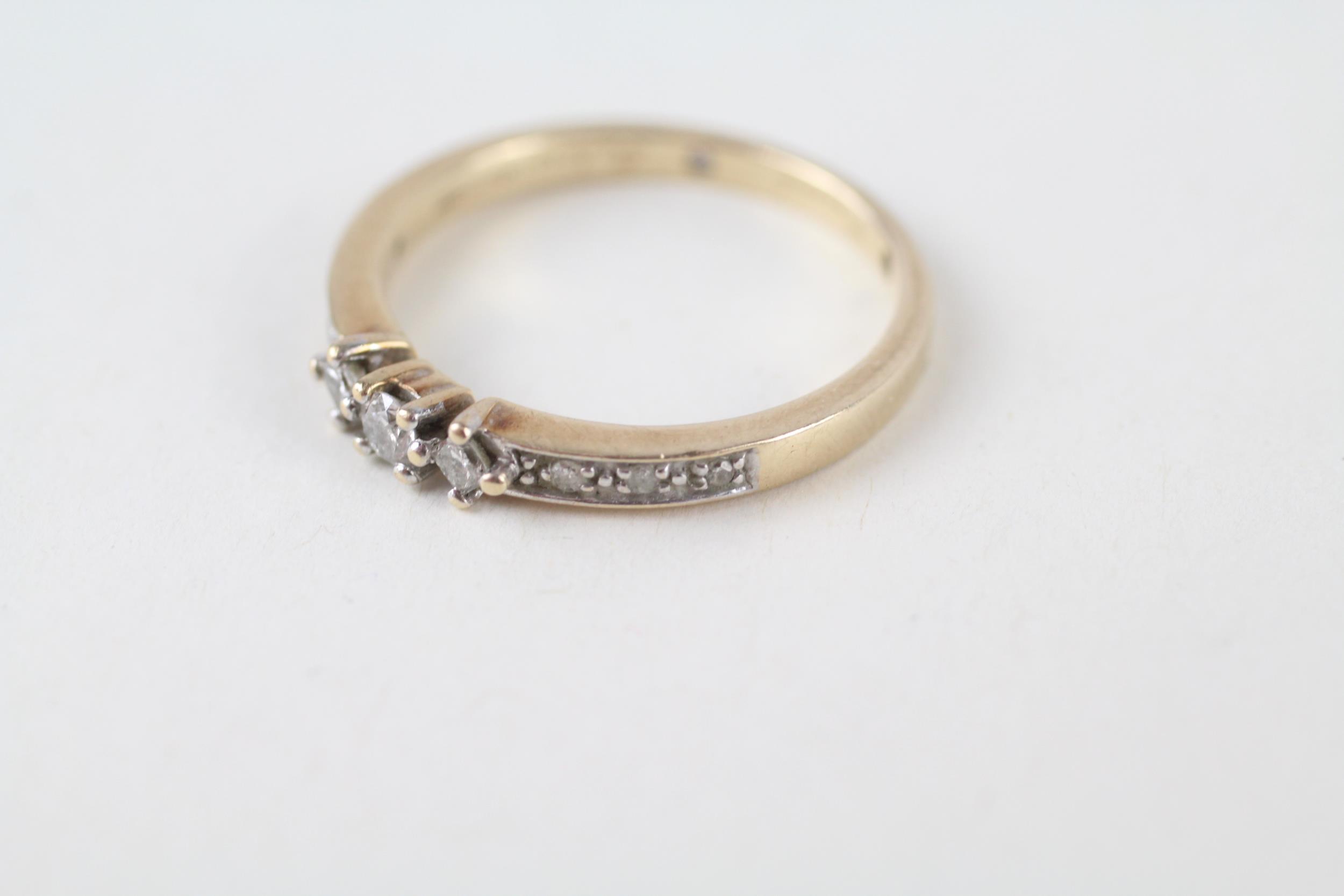 9ct gold diamond ring (2.8g) Size R 1/2 - Image 3 of 4