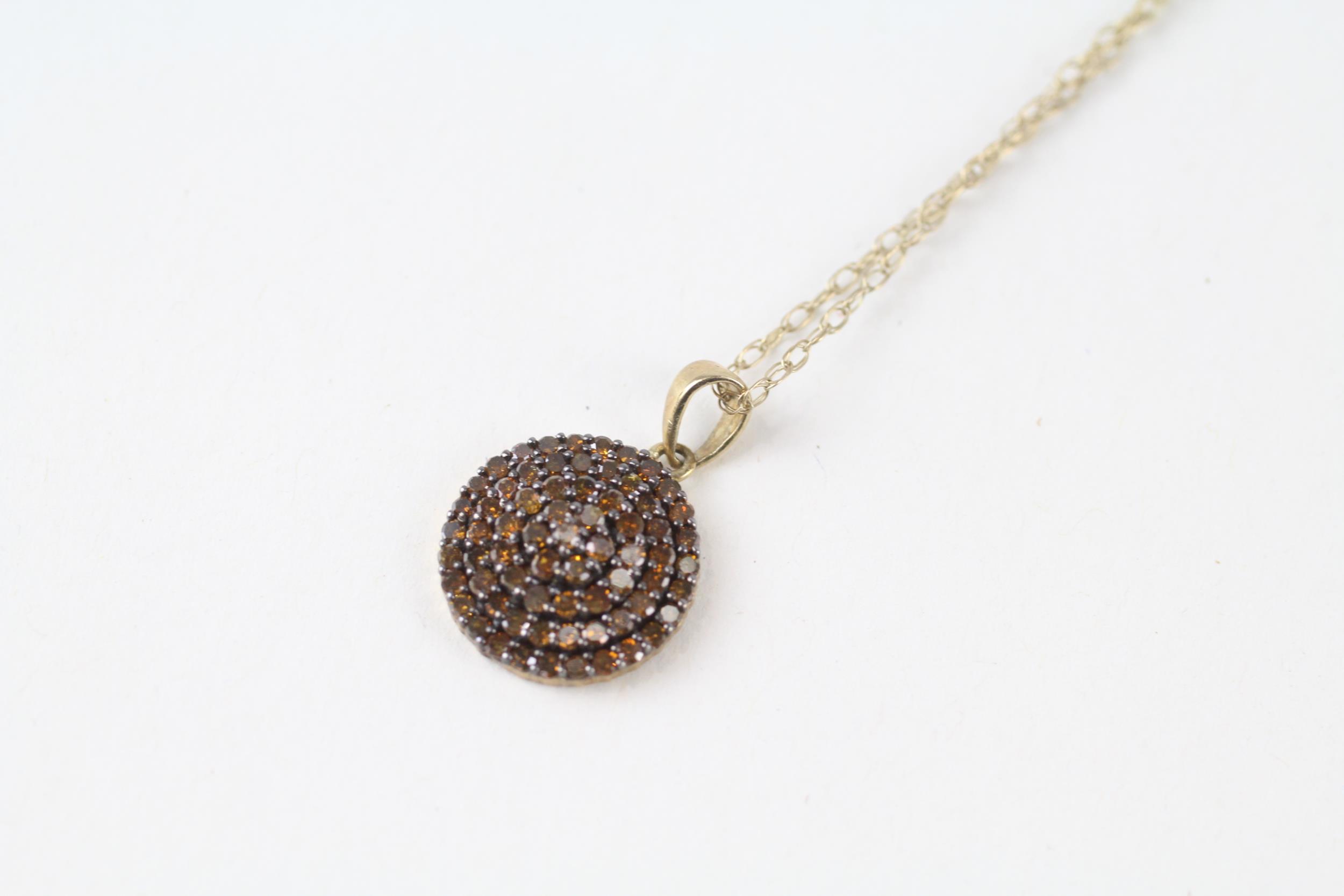 9ct gold enhanced brown diamond cluster pendant & chain (2.4g)