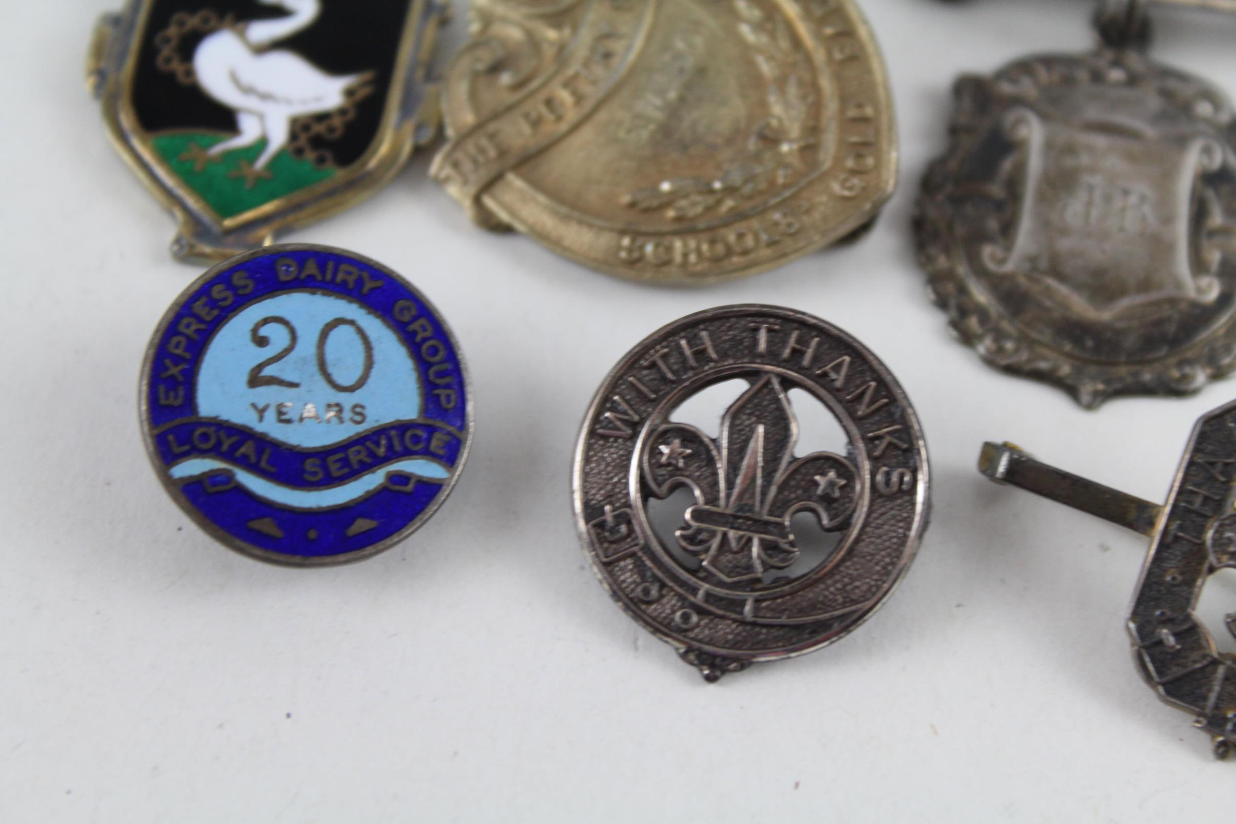 8 x Vintage Hallmarked .925 Sterling Silver Badges Inc Enamel, Boy Scout Etc 57g // In vintage - Image 3 of 6