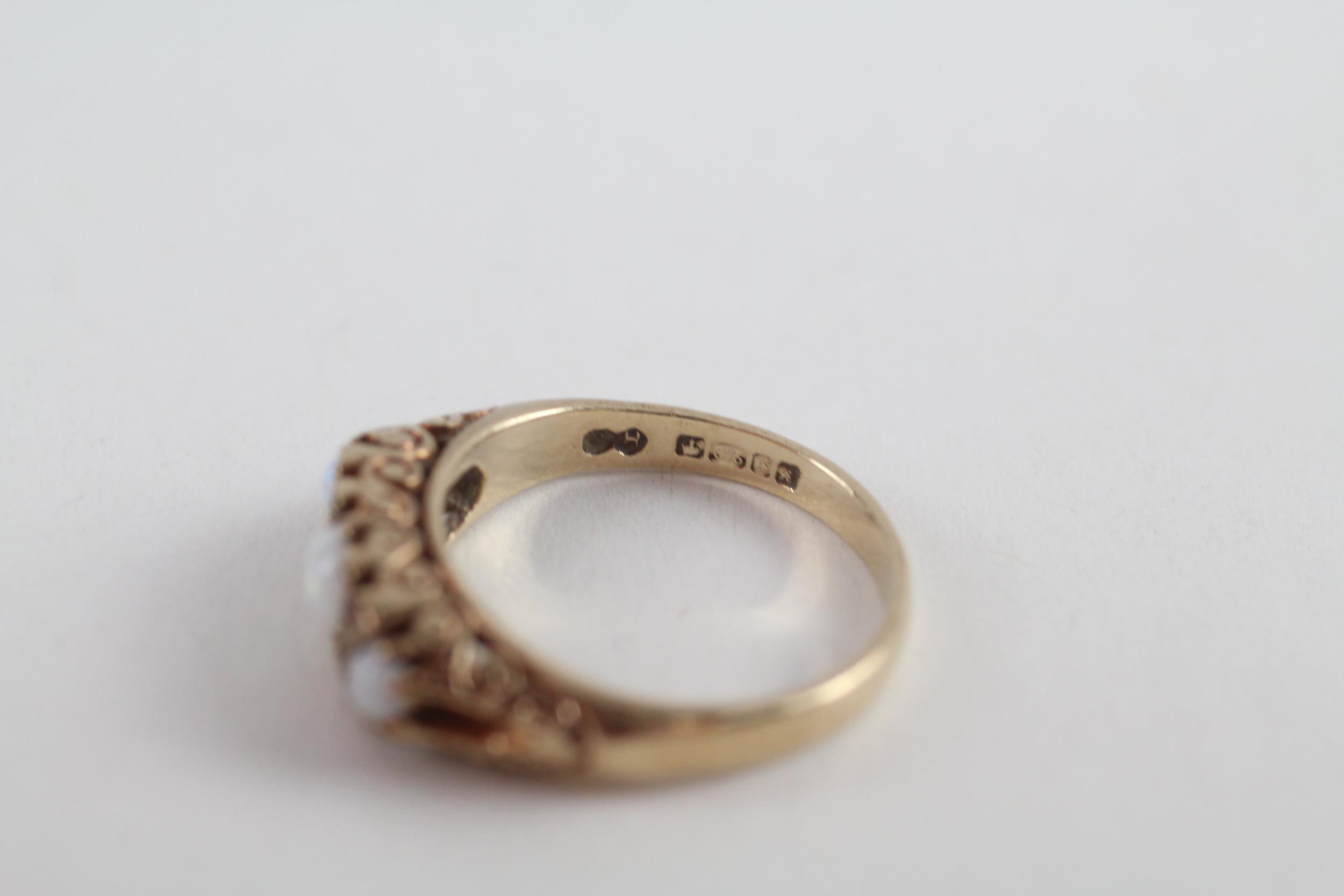 9ct gold opal & garnet vintage ring (2.7g) Size K - Image 4 of 5