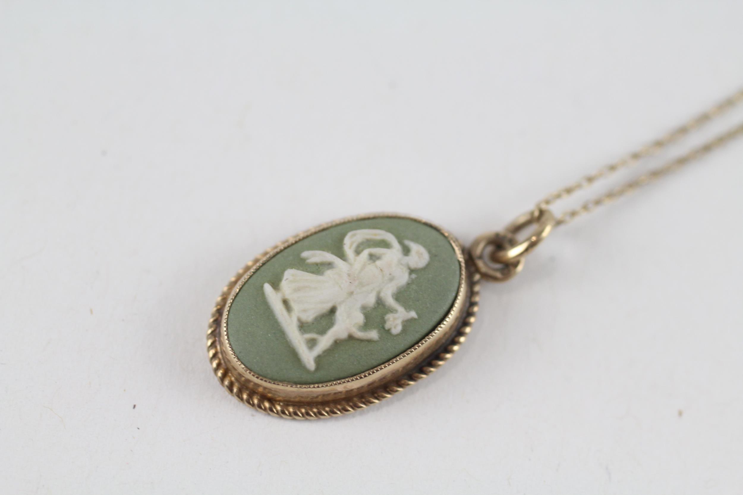 9ct gold Wedgewood pendant & chain (1.9g) - Image 2 of 4