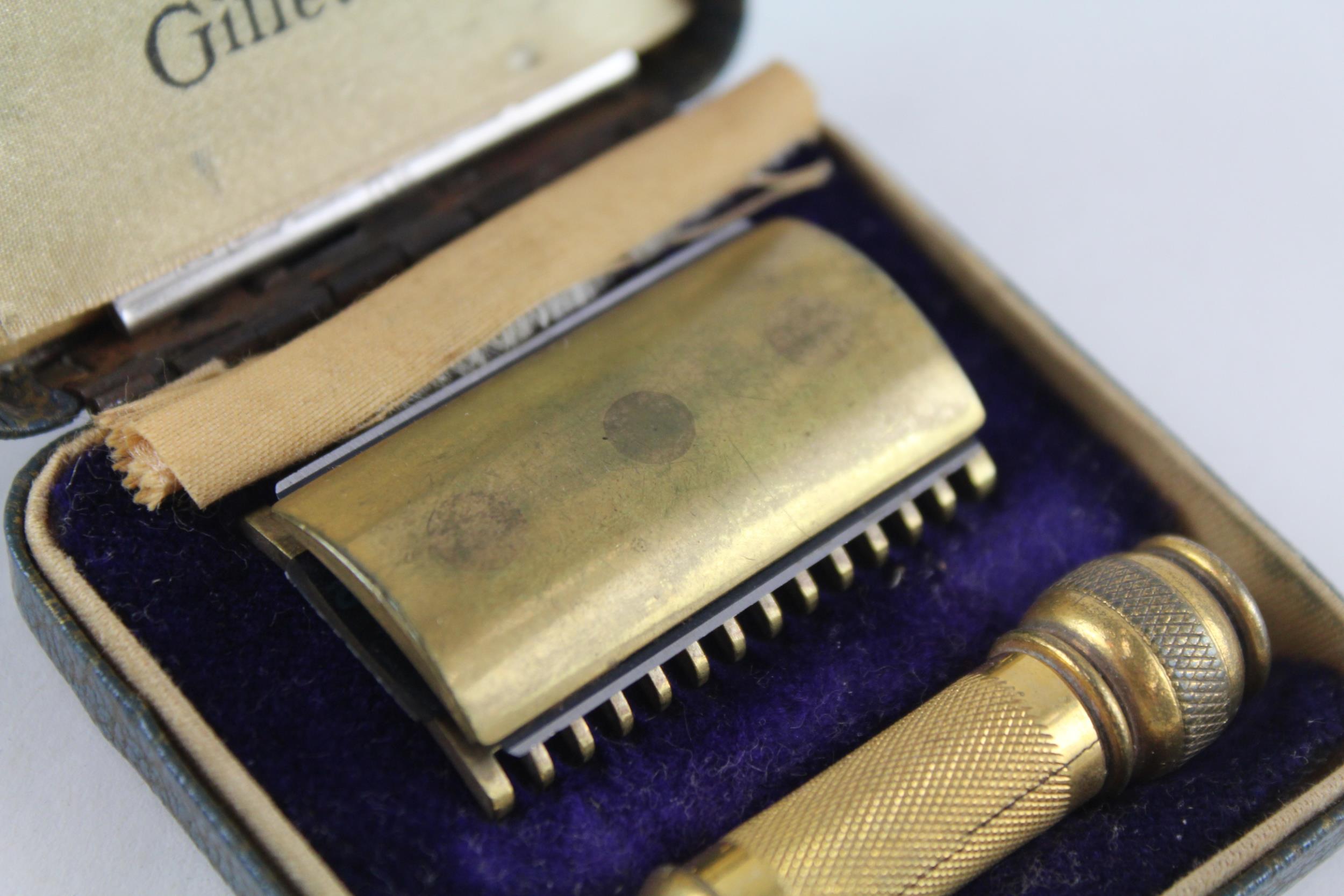 Gillette Vintage Travel Safety Razor Gold Tone in Original Case // Items in vintage condition - Image 3 of 5