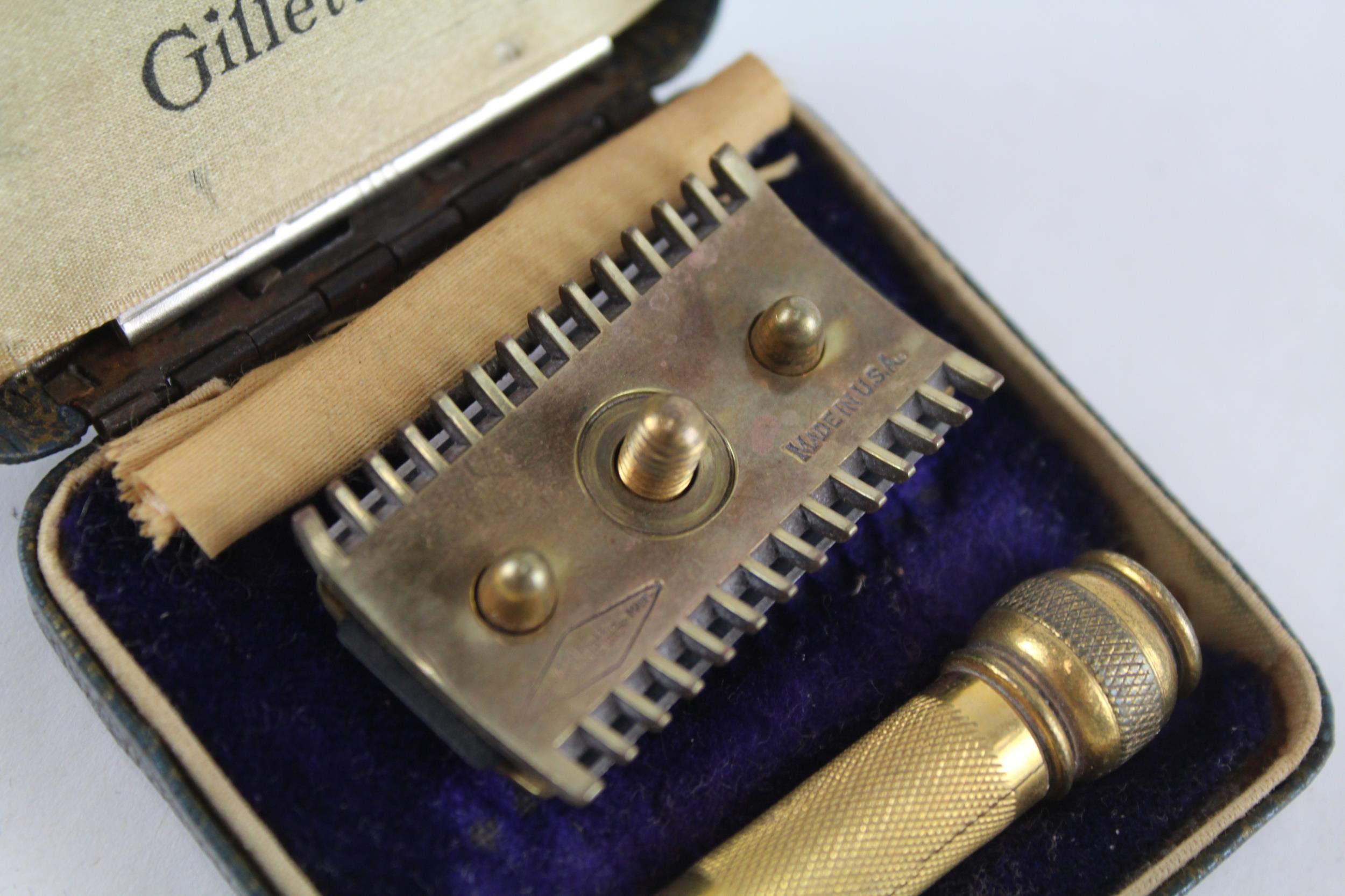 Gillette Vintage Travel Safety Razor Gold Tone in Original Case // Items in vintage condition - Image 4 of 5