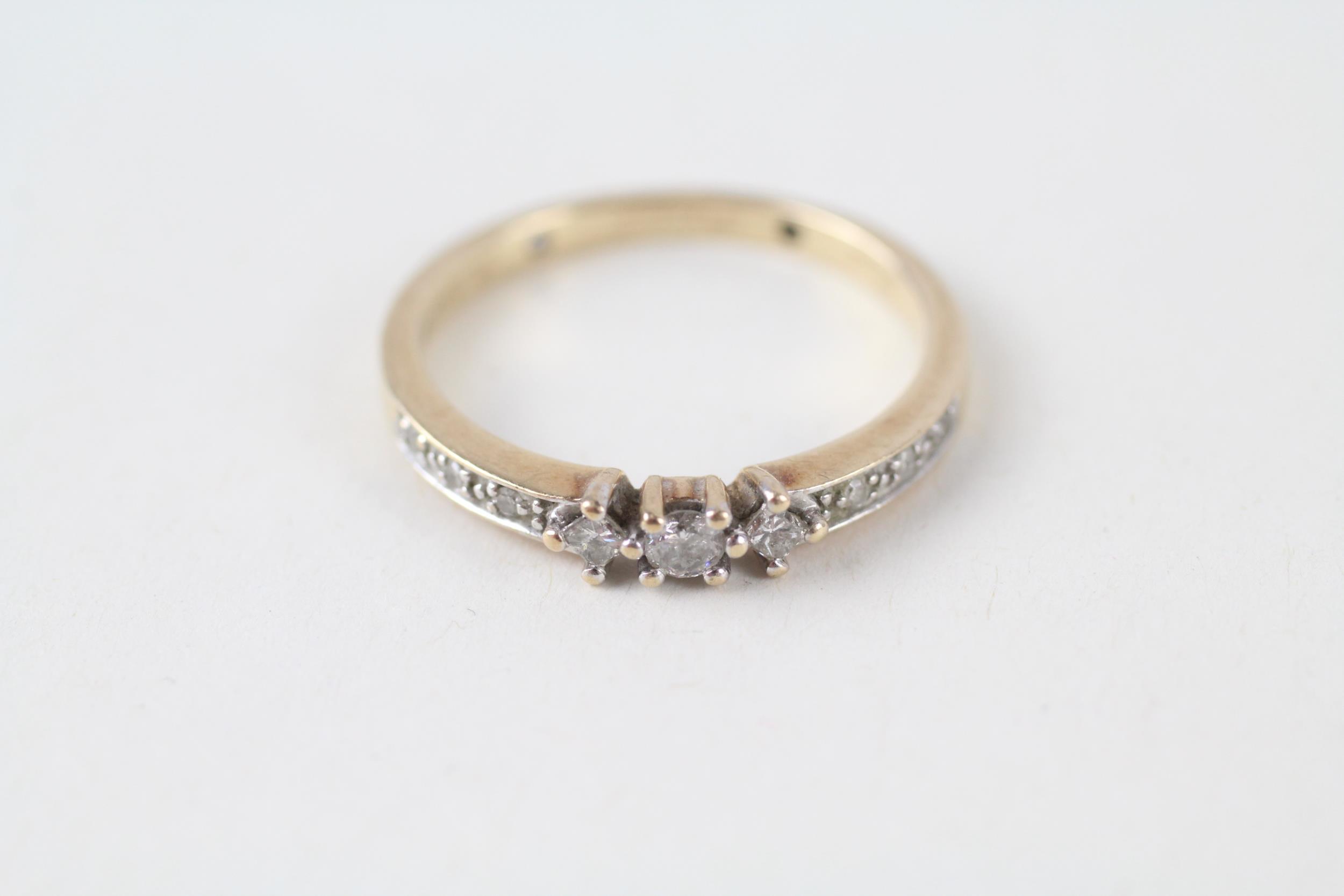 9ct gold diamond ring (2.8g) Size R 1/2