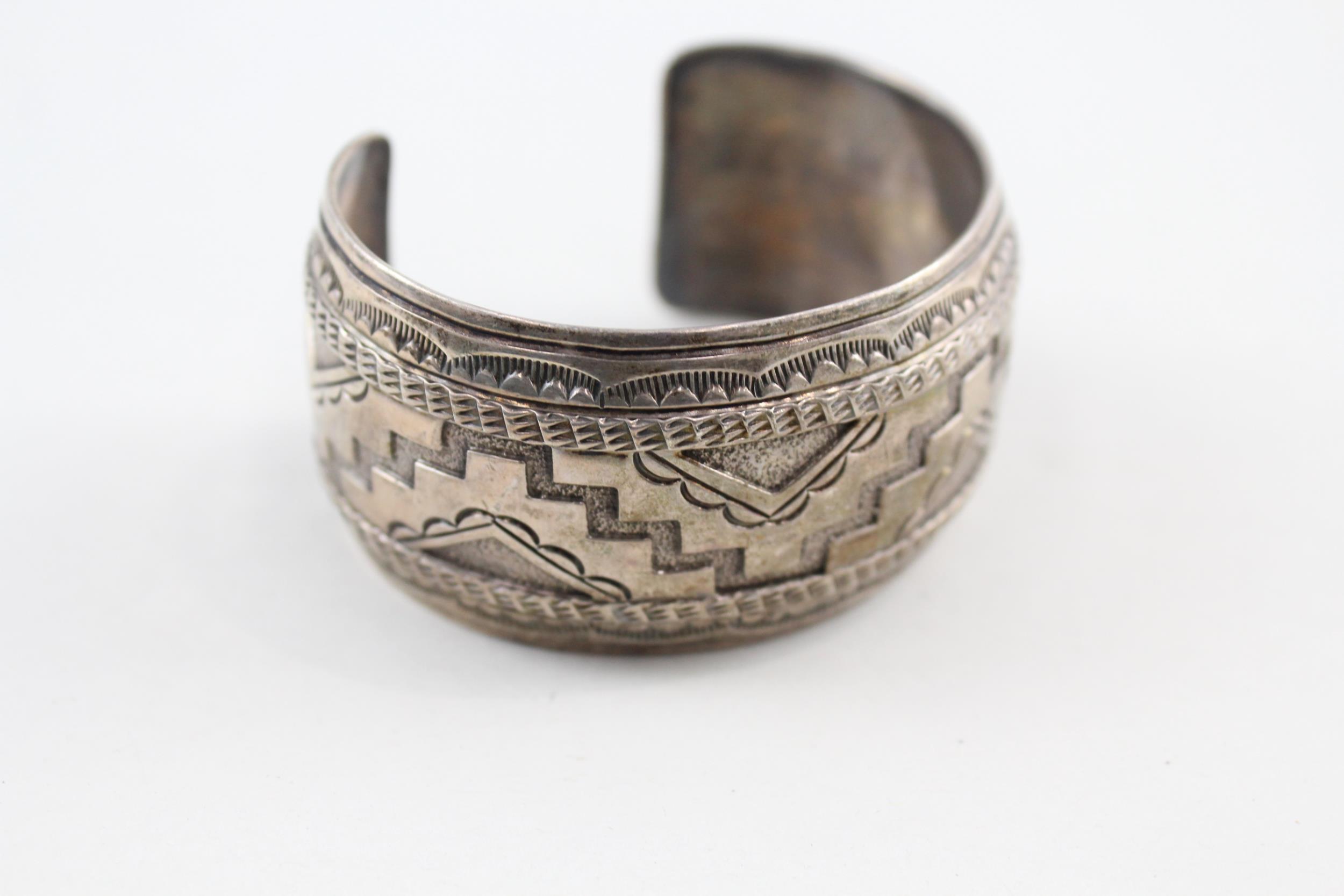 Silver Navajo bangle signed R. Wylie (55g) - Image 6 of 6