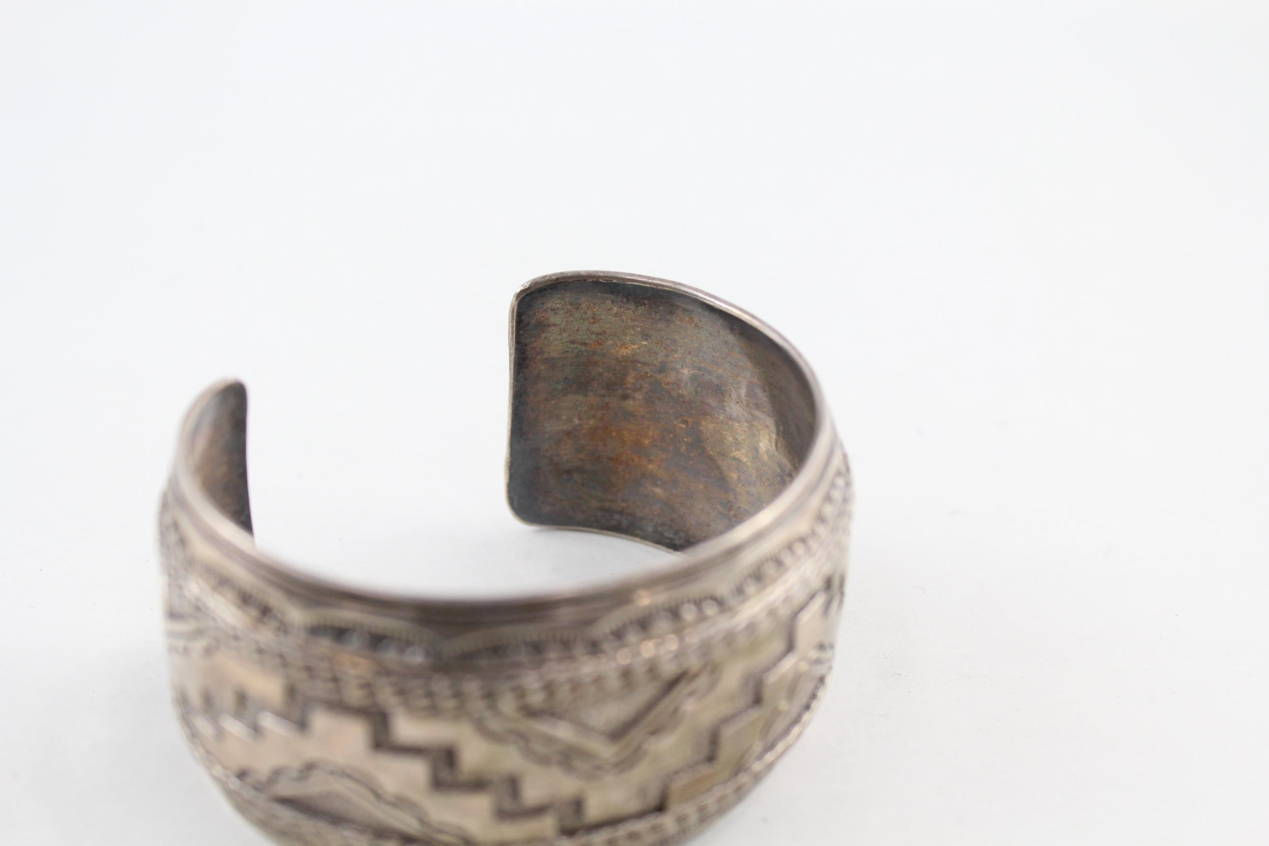 Silver Navajo bangle signed R. Wylie (55g) - Image 5 of 6