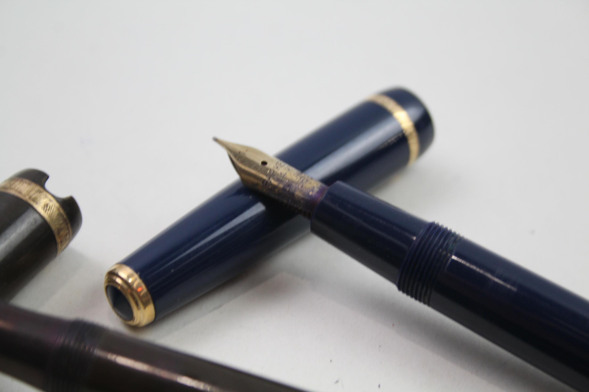 2 x Vintage PARKER Duofold Fountain Pens w/ 14ct Gold Nibs WRITING Inc Brown // Inc Brown & Navy - Image 3 of 10