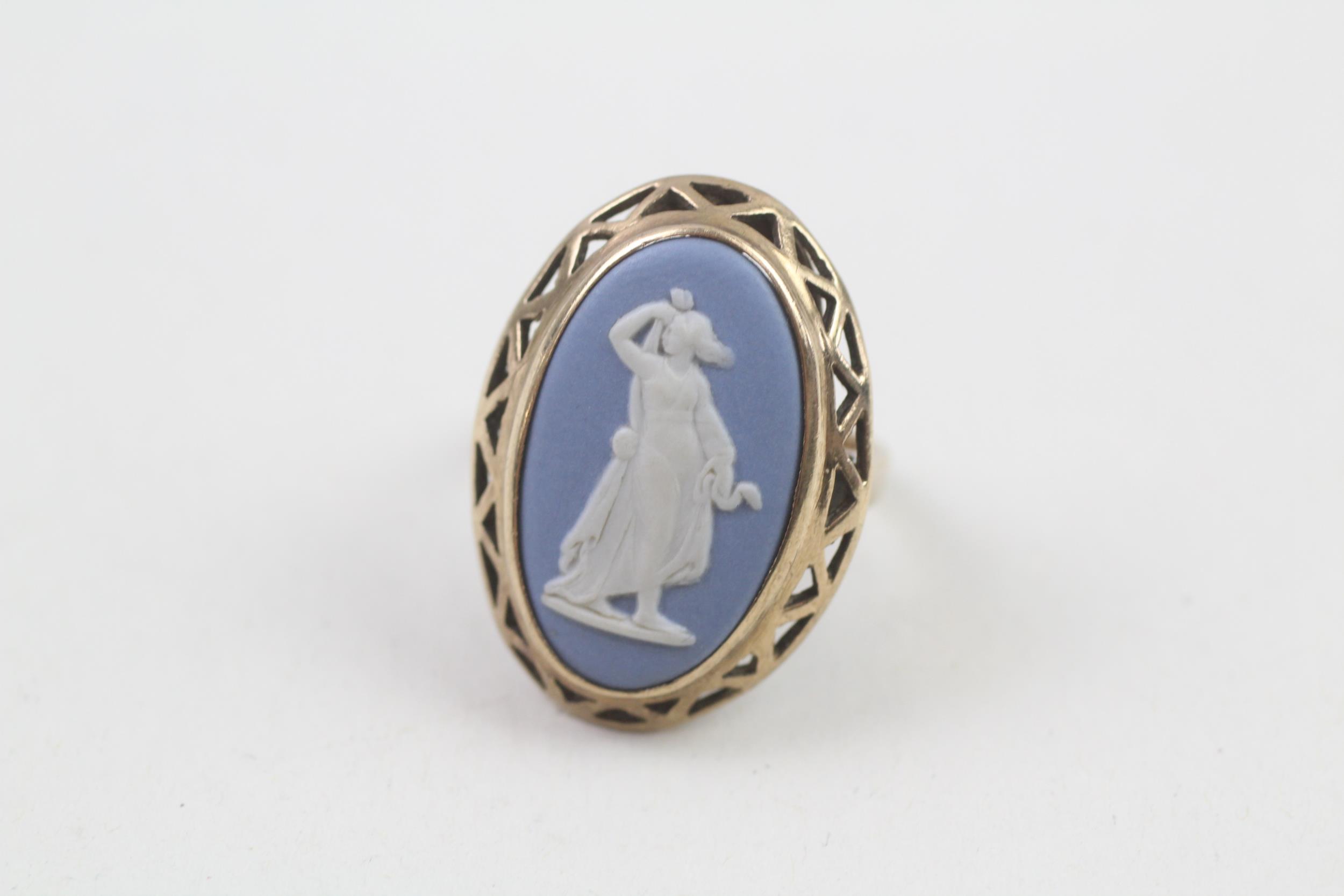 9ct gold Wedgwood Jasperware dress ring (4.3g) Size K 1/2