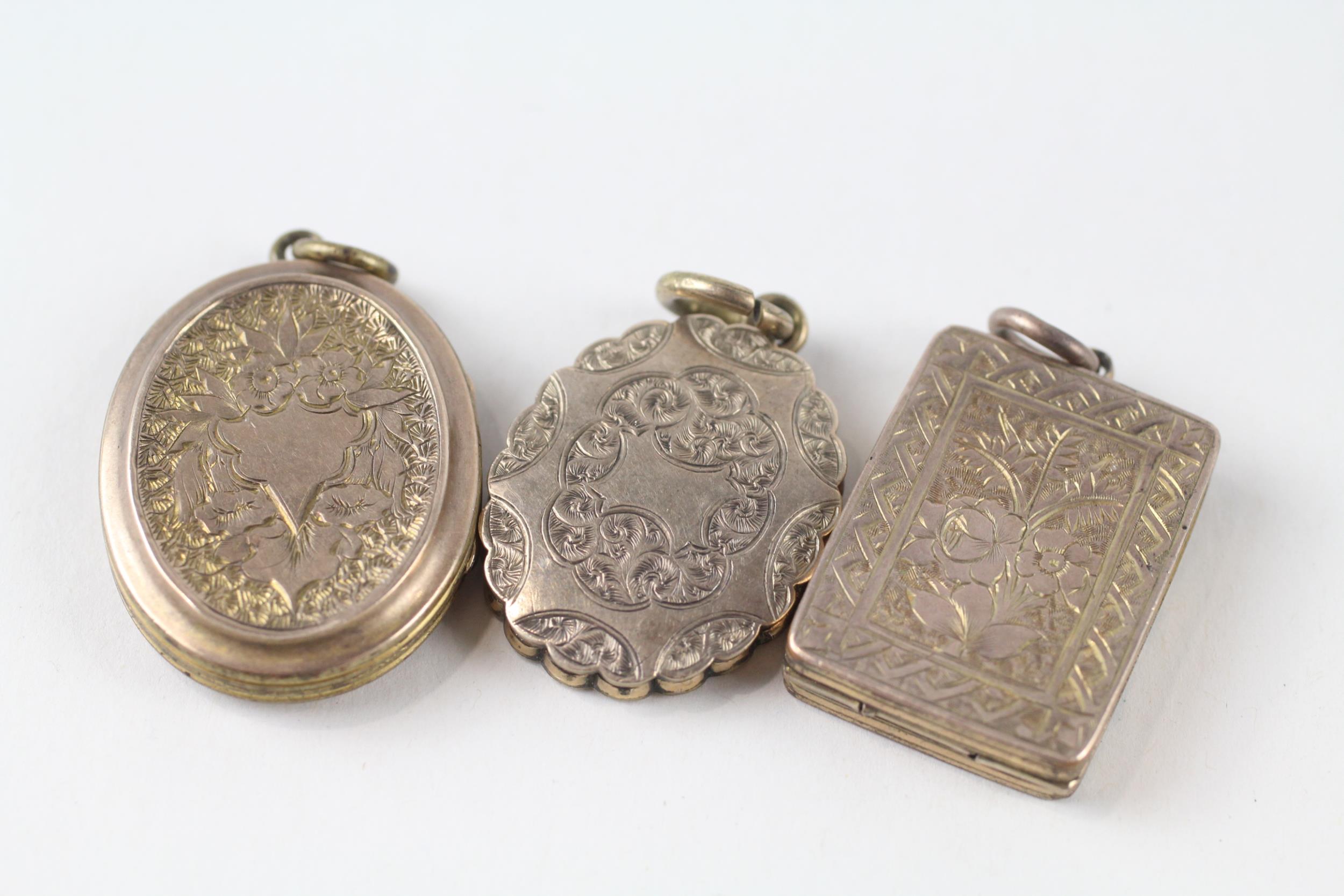 3x 9ct gold back & front antique patterned lockets (27.6g) - Image 5 of 5