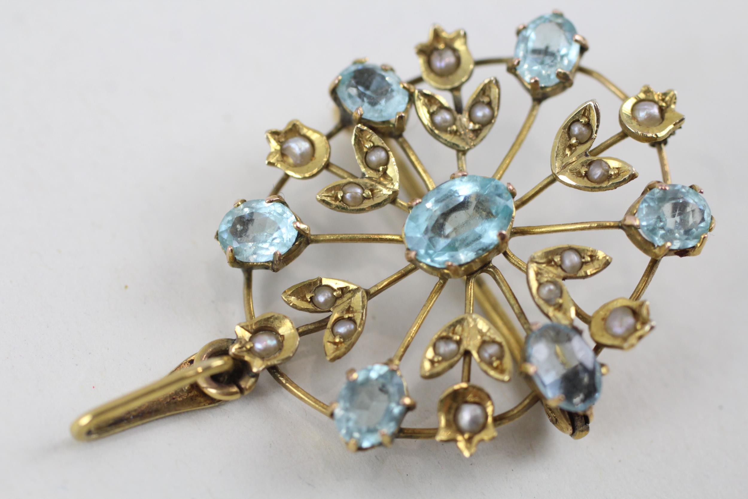 9ct gold Edwardian aquamarine x1, aquamarine paste & seed pearl foliate motif pendant brooch (4g) - Image 2 of 6