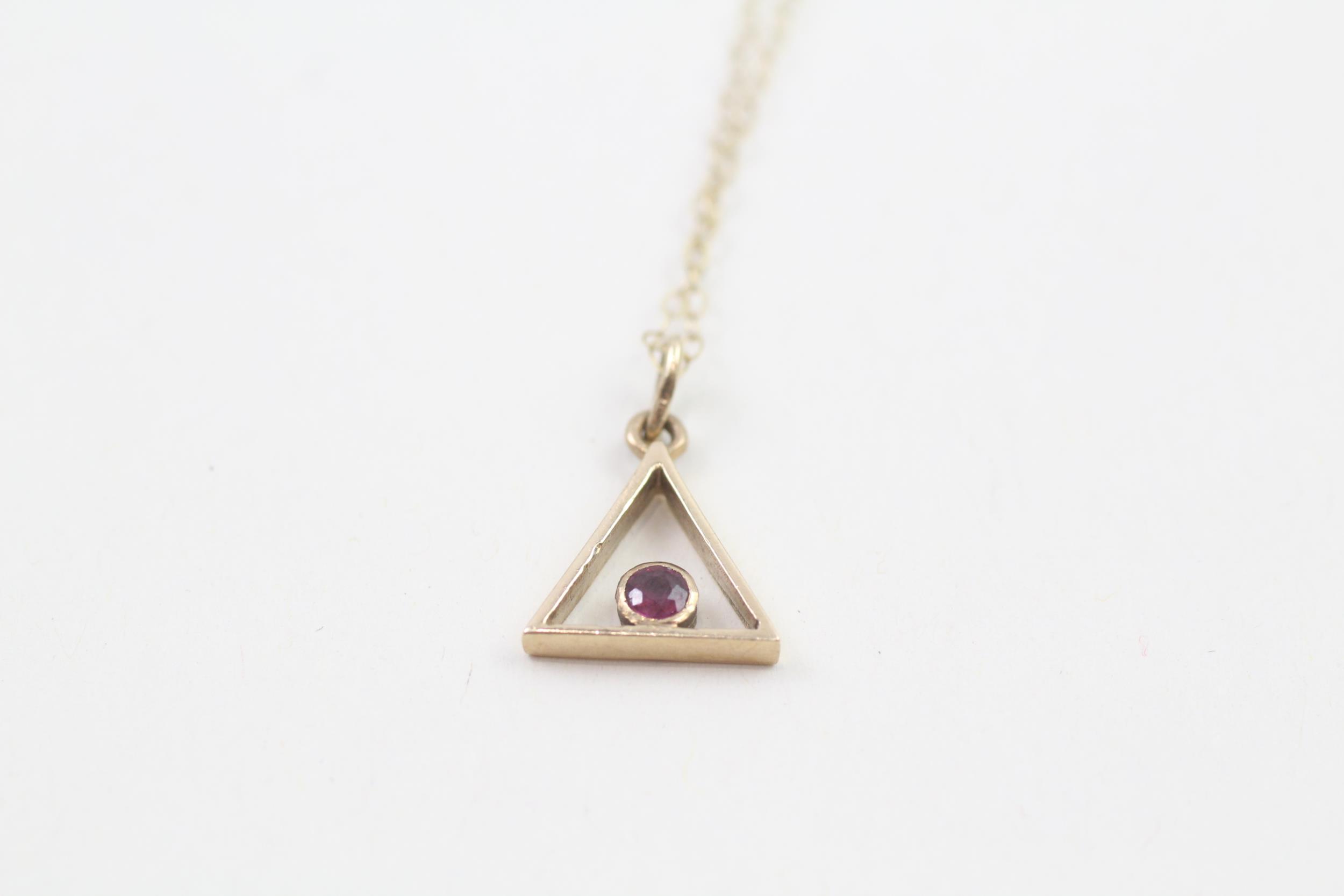9ct gold ruby single stone triangle pendant necklace (1g)