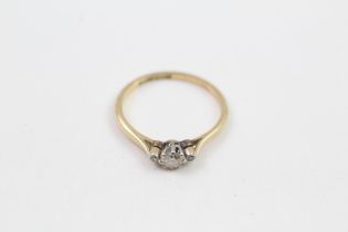 18ct gold & platinum vintage diamond three stone ring in claw & rub-over setting (2g) Size Size P