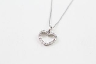 9ct white gold diamond heart pendant necklace (2.1g)