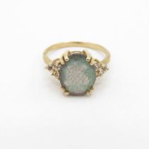 HM 9ct gold ring with labradorite and diamonds on shoulders (3g) Size N