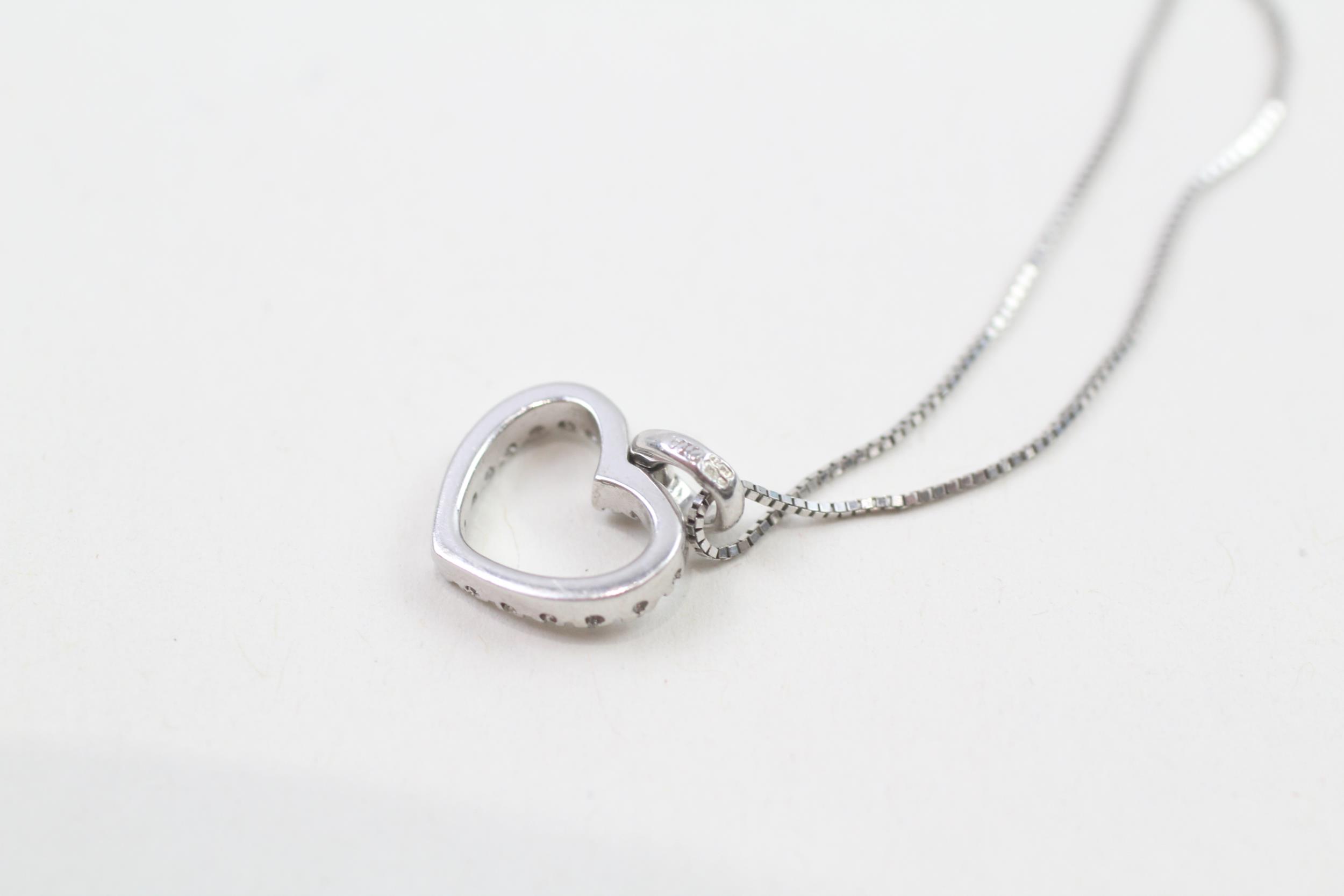 9ct white gold diamond heart pendant necklace (2.1g) - Image 4 of 4