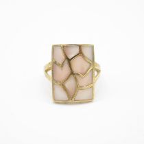 HN 9ct gold dress ring with rectangular Mother of Pearl in lattice design (5.4g) Size V1/2