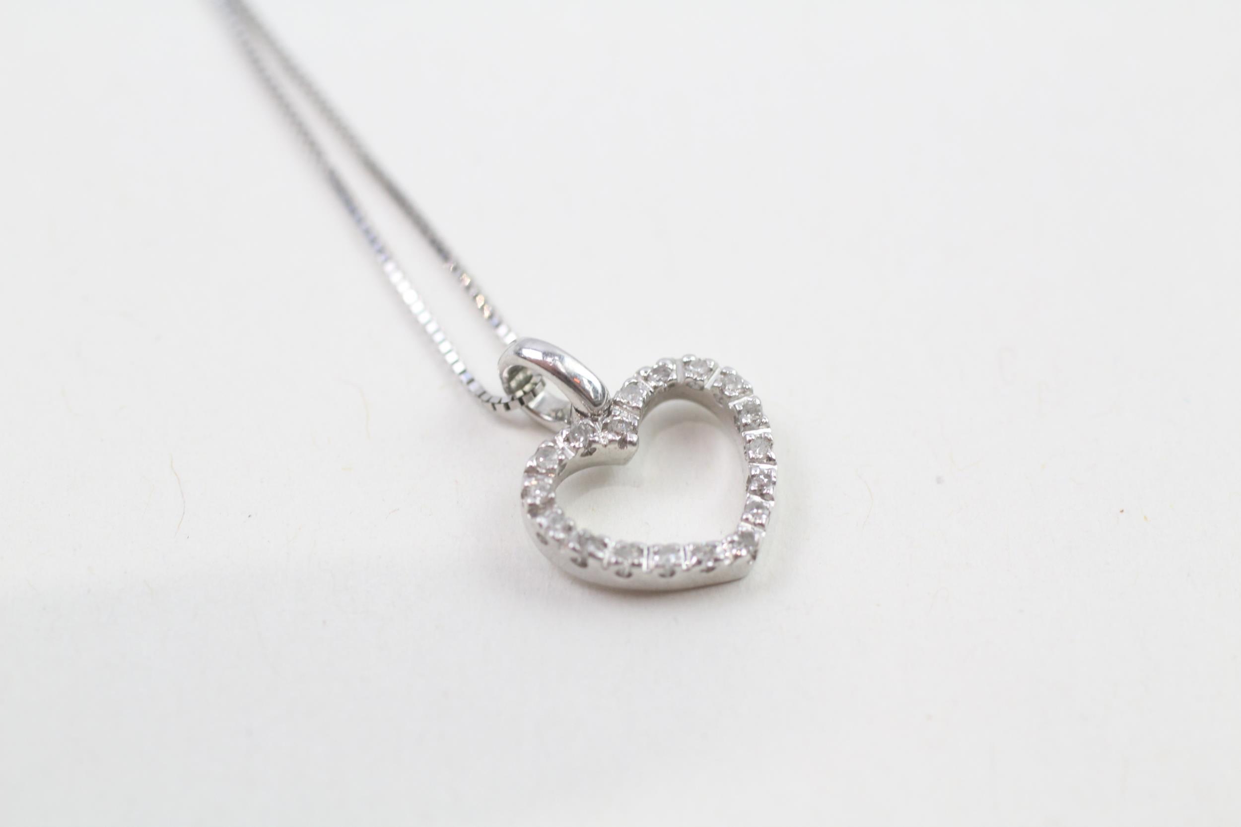 9ct white gold diamond heart pendant necklace (2.1g) - Image 2 of 4