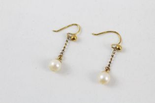 9ct gold vintage cultured pearl drop hook earrings with Uk hallmark (0.8g)