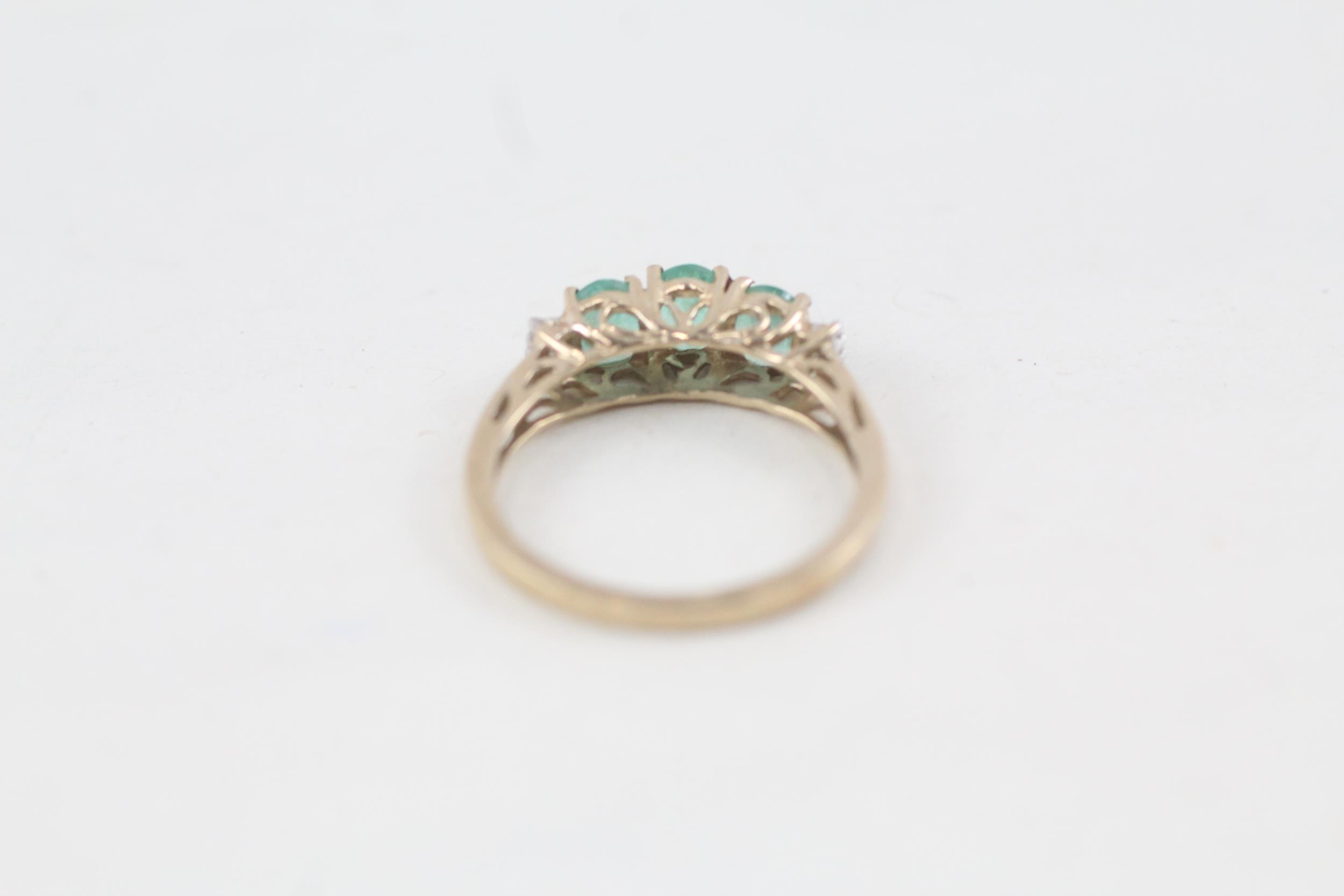 9ct gold emerald three stone ring with diamond sides (1.8g) Size N 1/2 - Image 3 of 4