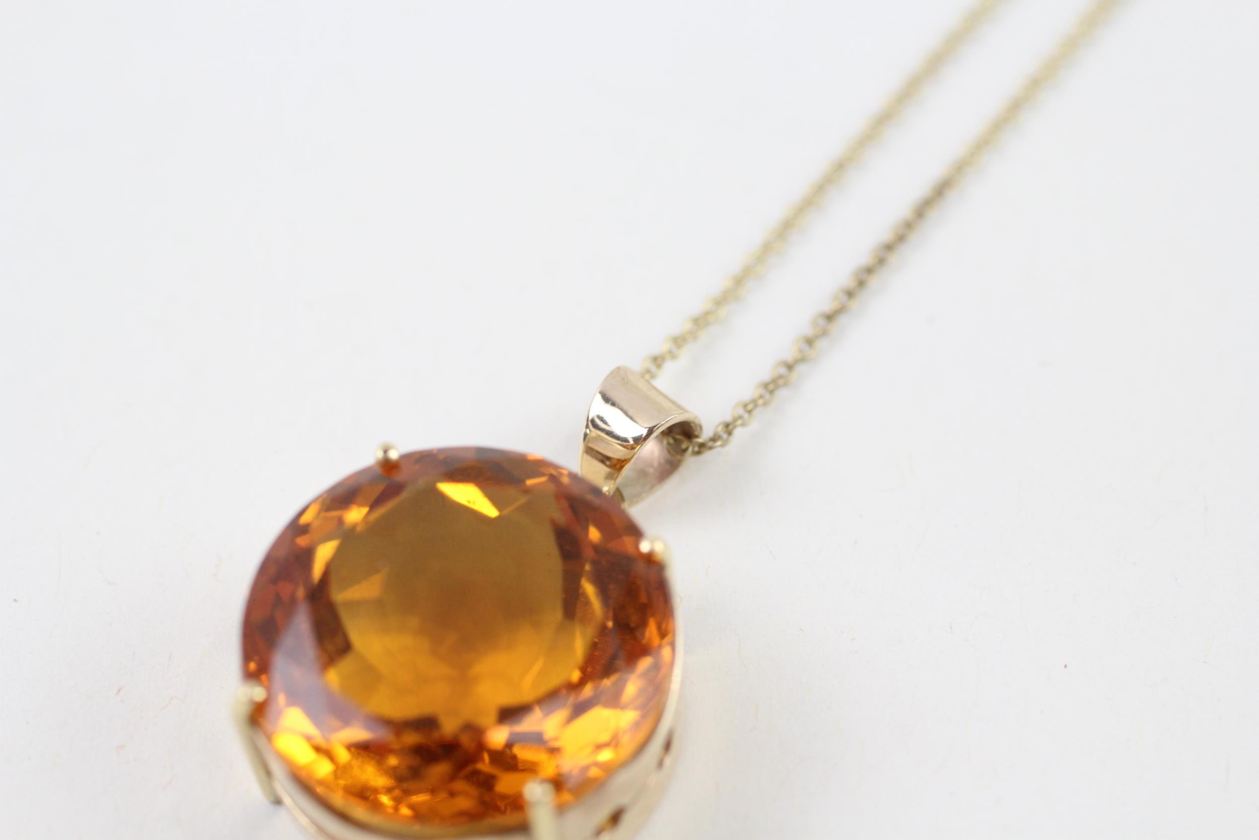9ct gold citrine round single stone pendant necklace (10.4g) - Image 3 of 6