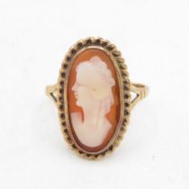 9ct gold shell cameo dress ring with split shank (3.1g) Size L