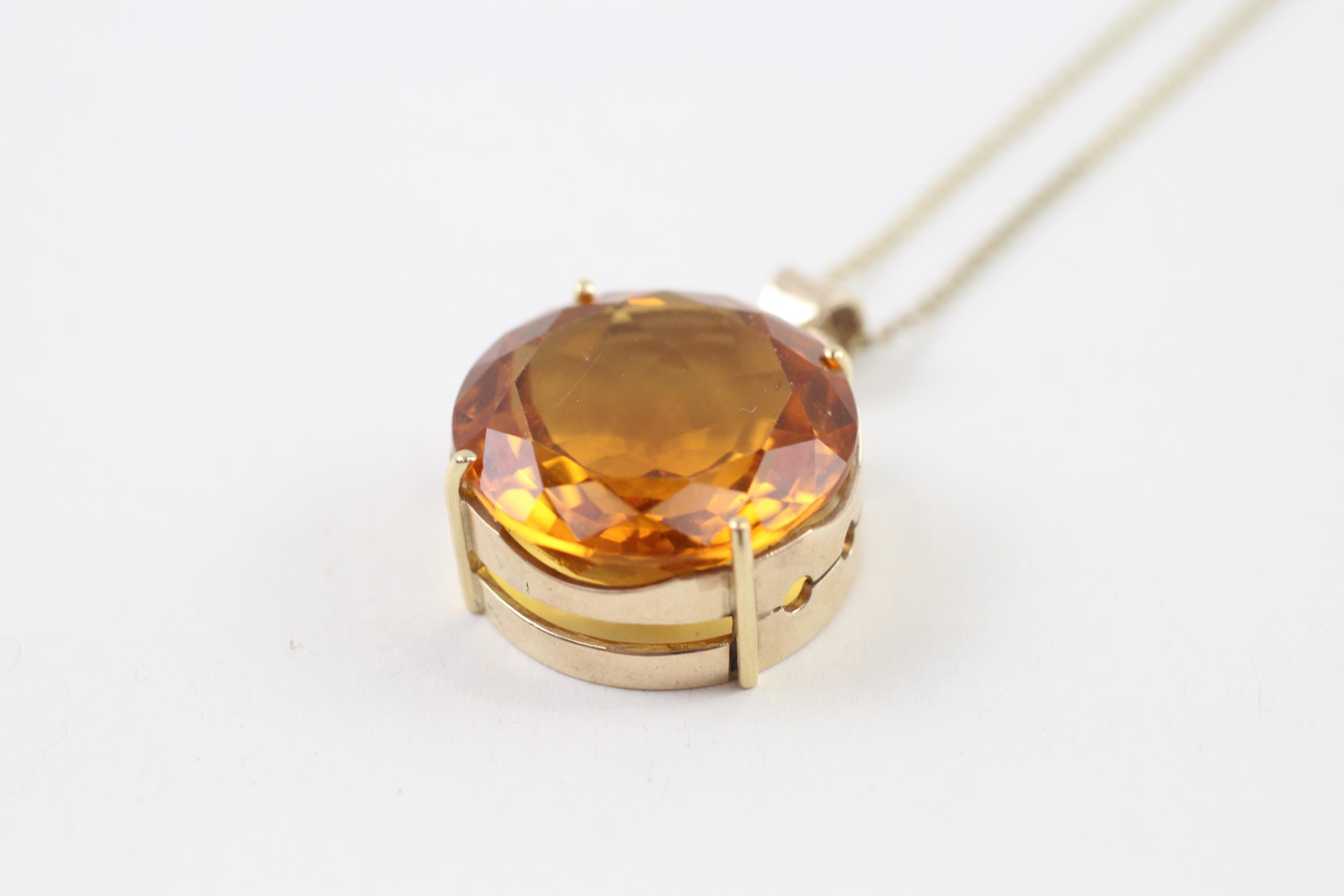 9ct gold citrine round single stone pendant necklace (10.4g) - Image 2 of 6