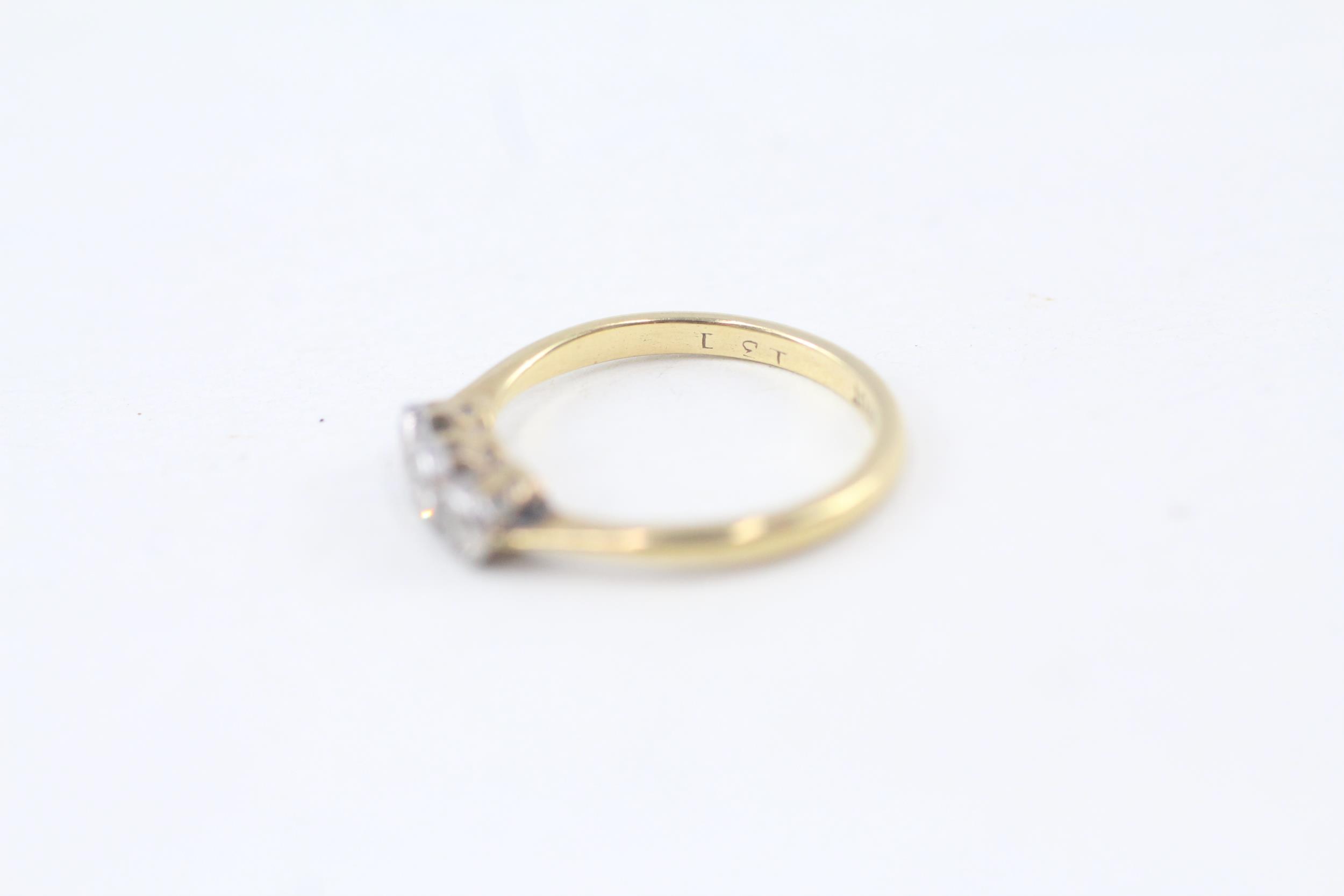 18ct gold old cut diamond three stone ring (1.9g) Size K - Image 3 of 4