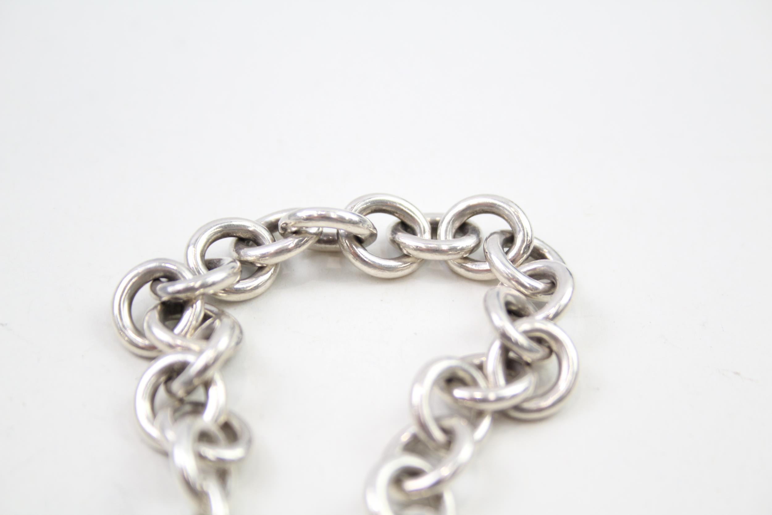 Silver belcher link bracelet with round tag by designer Tiffany & Co (38g) - Image 4 of 4