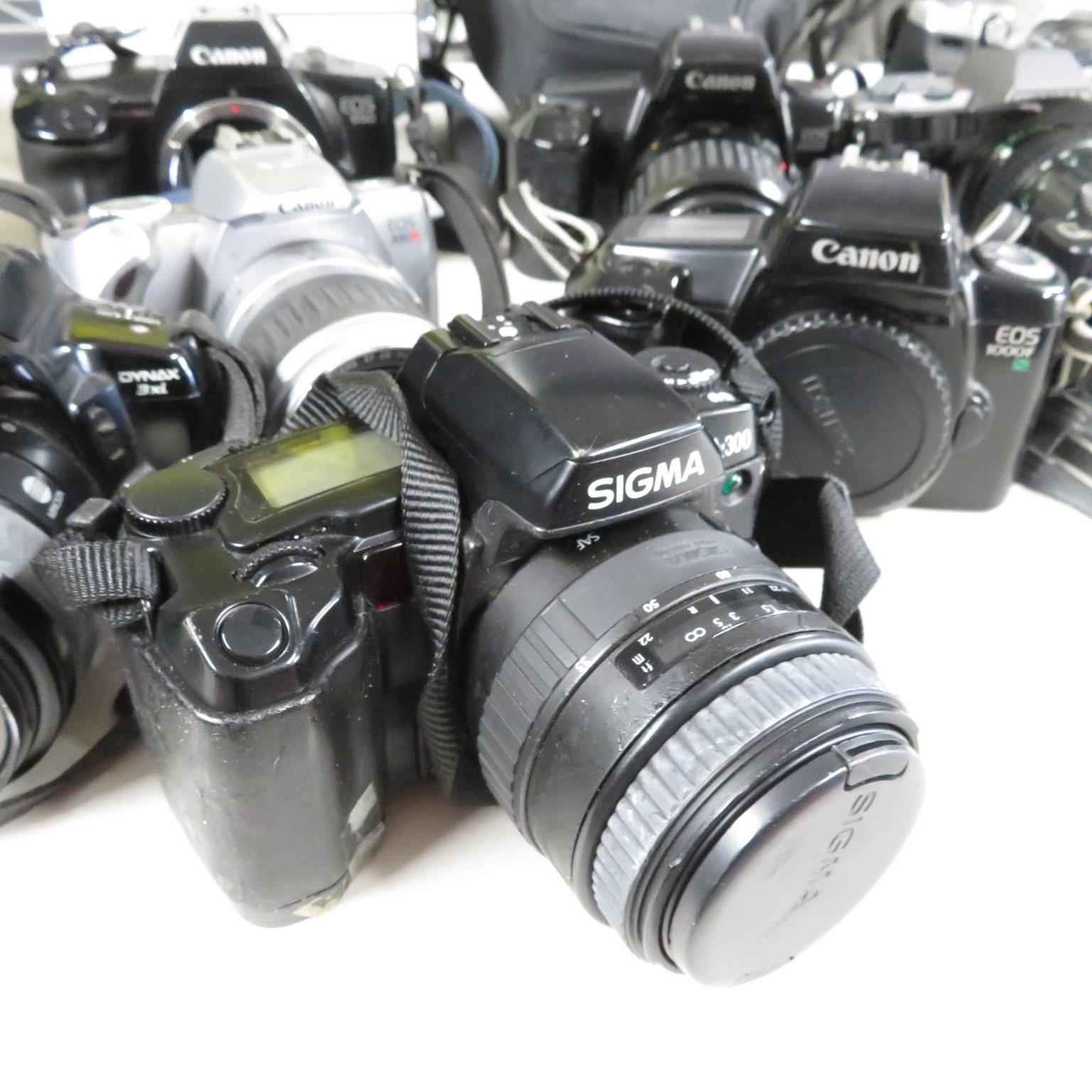 SLR Film Cameras Inc Canon, Pentax & Minolta w/ Some Lenses Job Lot x 10 // SLR Film Cameras Inc - Image 2 of 3