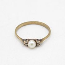 9ct gold diamond & cultured pearl trefoil ring (1.1g) Size M 1/2