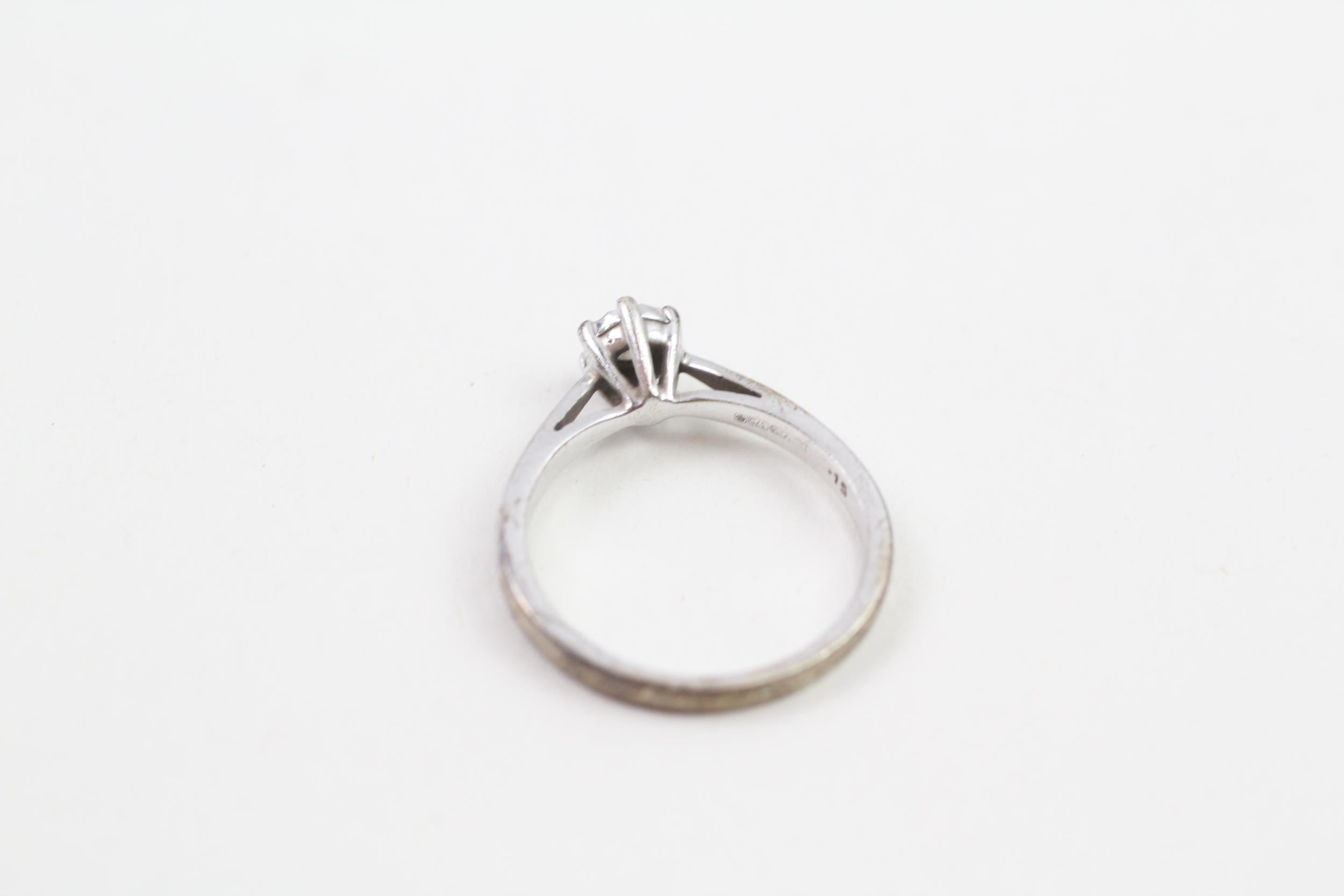 9ct white gold round brilliant cut diamond single stone ring (2.6g) Size N - Image 4 of 4