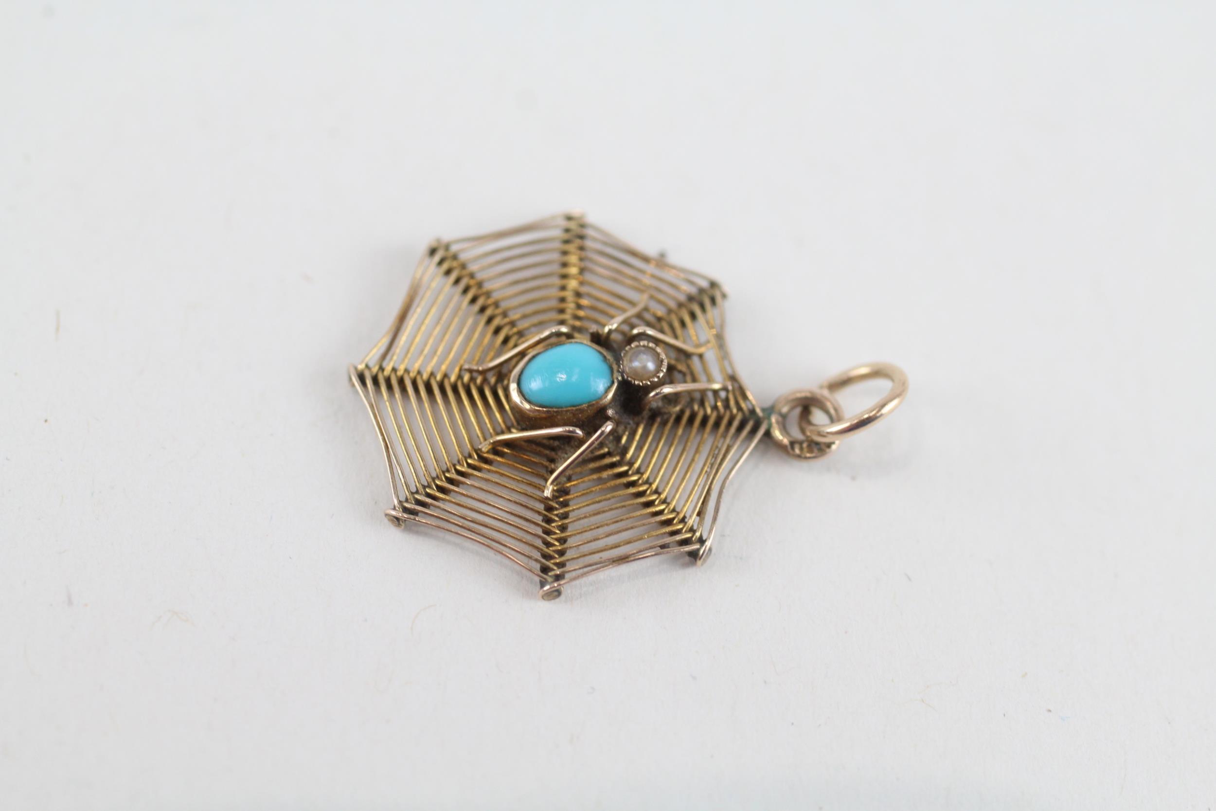 9ct gold antique turquoise & seed pearl 'spider in its web' pendant (1g) - Image 2 of 4