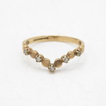 9ct gold diamond chevron ring (1.2g) Size N