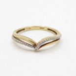9ct gold diamond chevron ring with split shank (1.6g) Size O