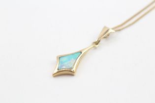 9ct gold opal pendant necklace (2.7g)