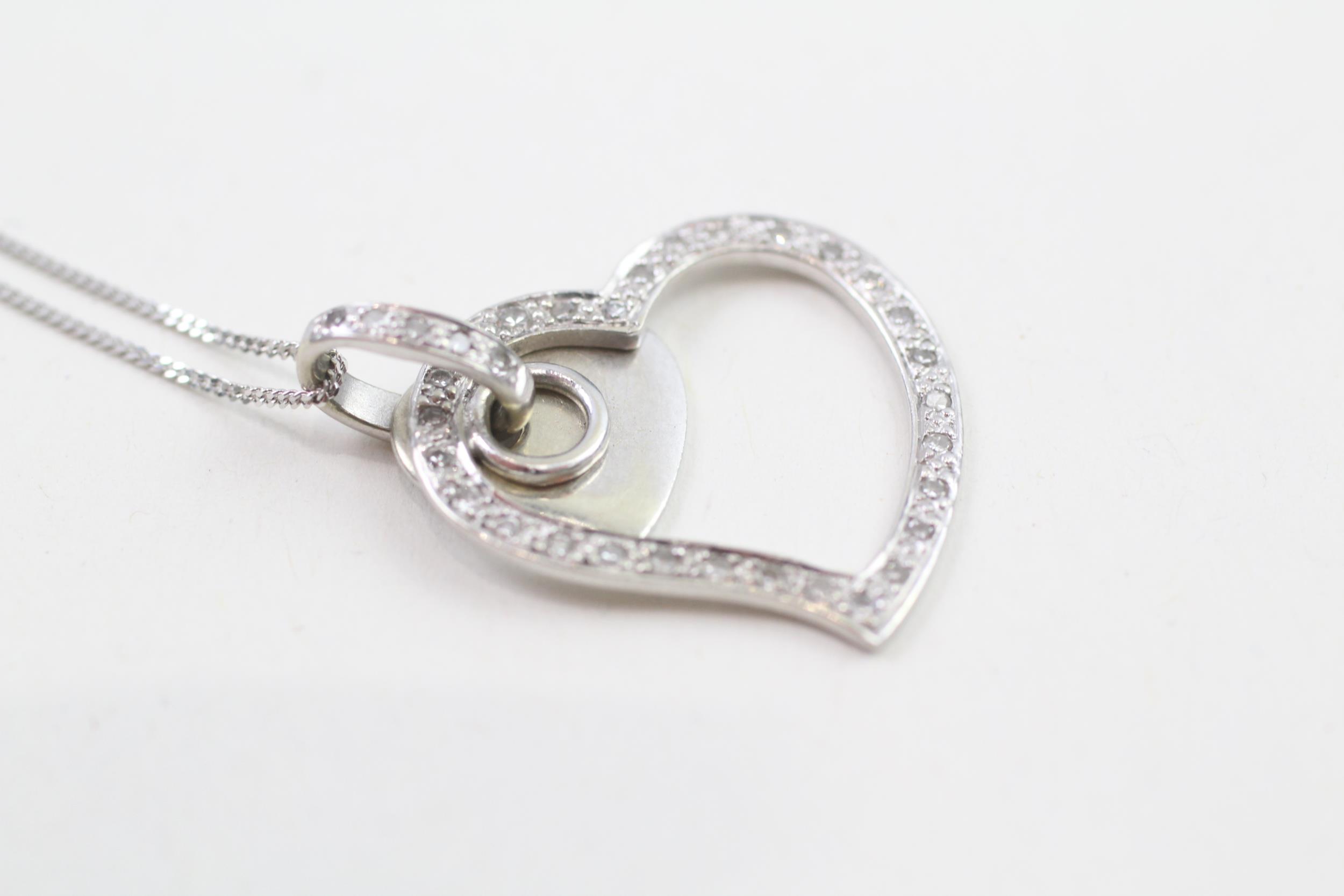 9ct white gold diamond double heart pendant necklace (3g) - Image 2 of 4