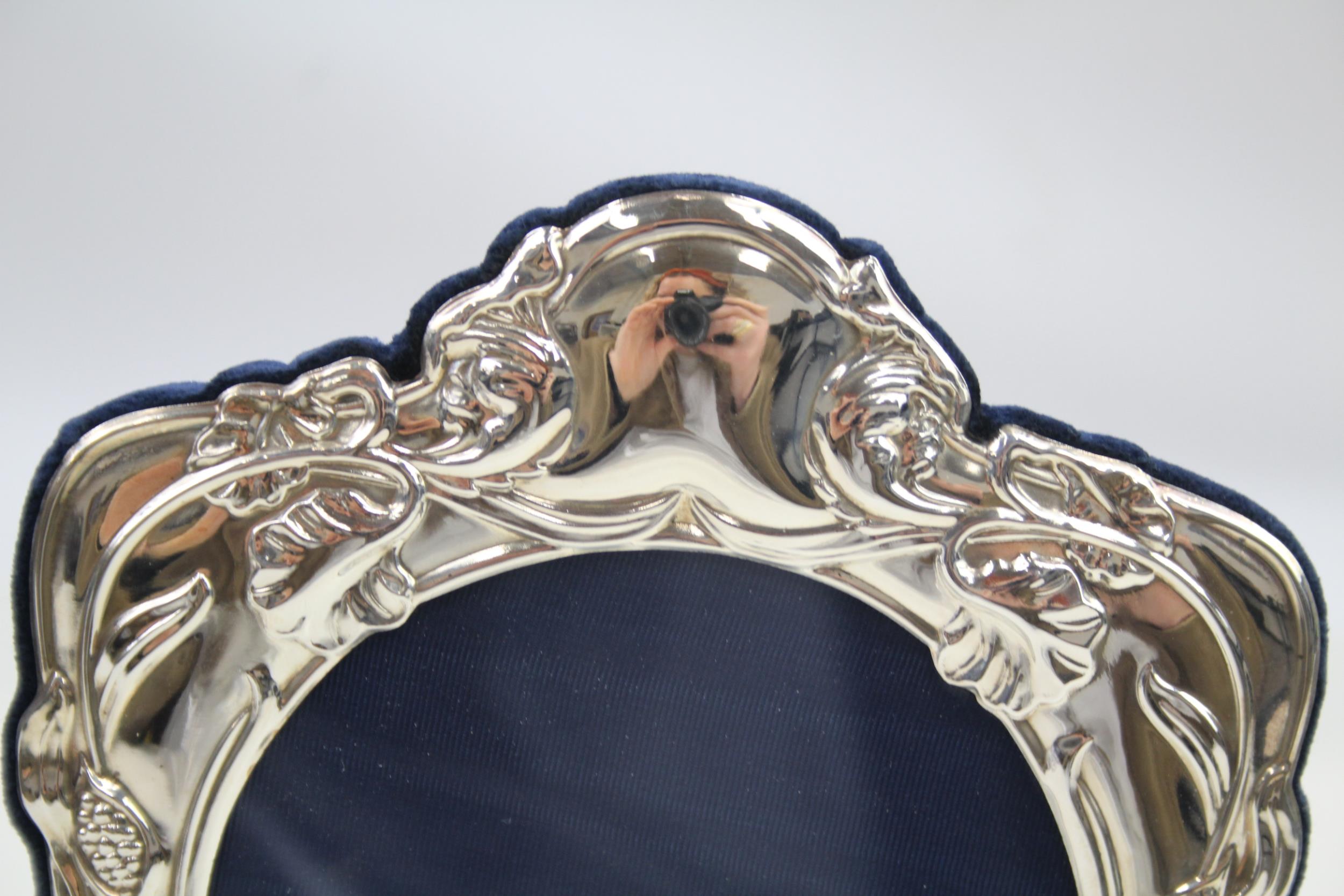 2 x 1993 Sheffield Sterling Silver Art Nouveau Style Photograph Frames (381g) // Maker - R.Carr - Image 5 of 7