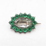 9ct gold antique green & white paste cluster brooch with base metal pin (2.7g)