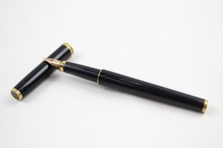 Parker fountain pen with 18ct gold nib. //
