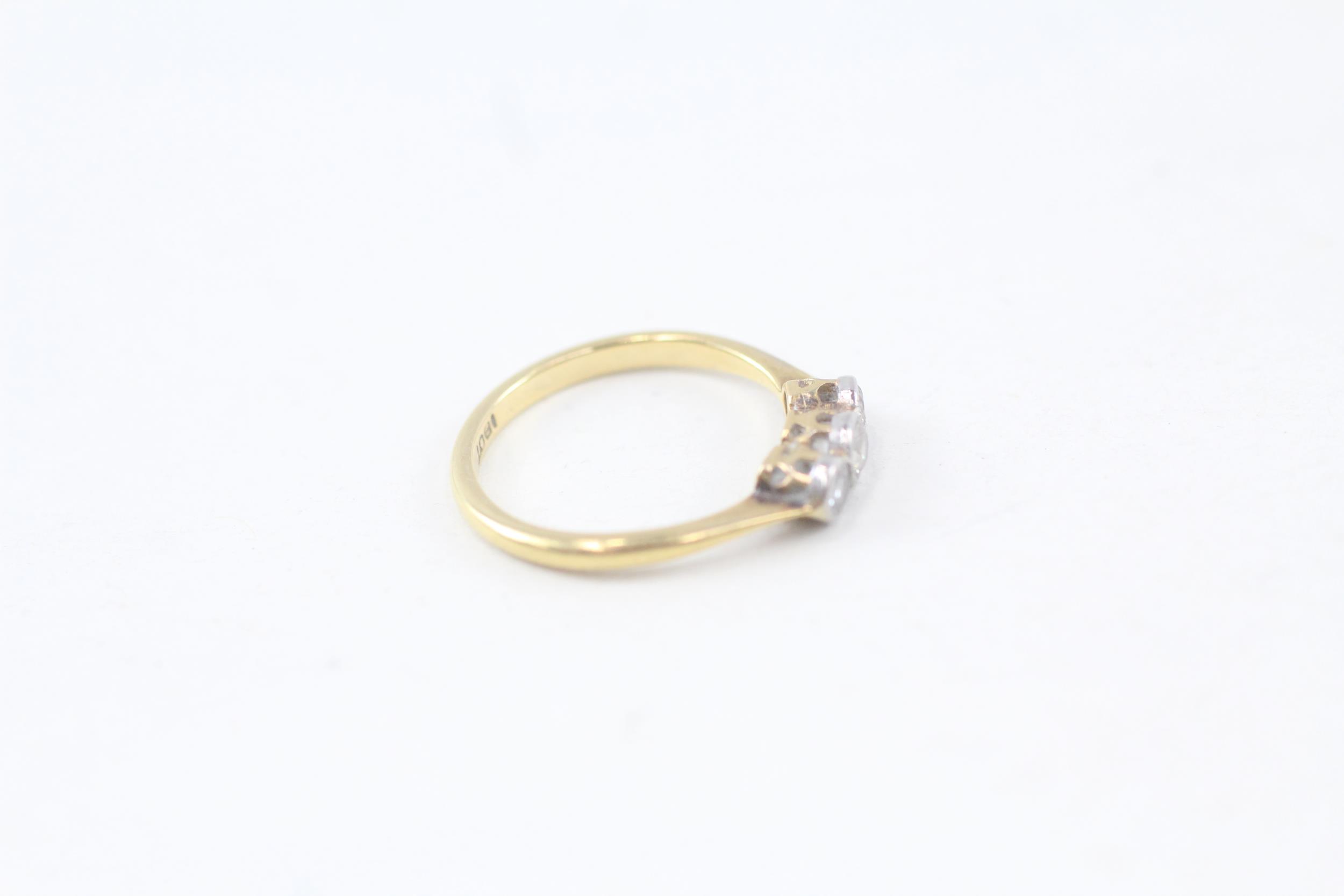 18ct gold old cut diamond three stone ring (1.9g) Size K - Image 4 of 4