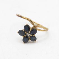 10ct gold diamond & sapphire floral cluster ring (2.2g) Size S