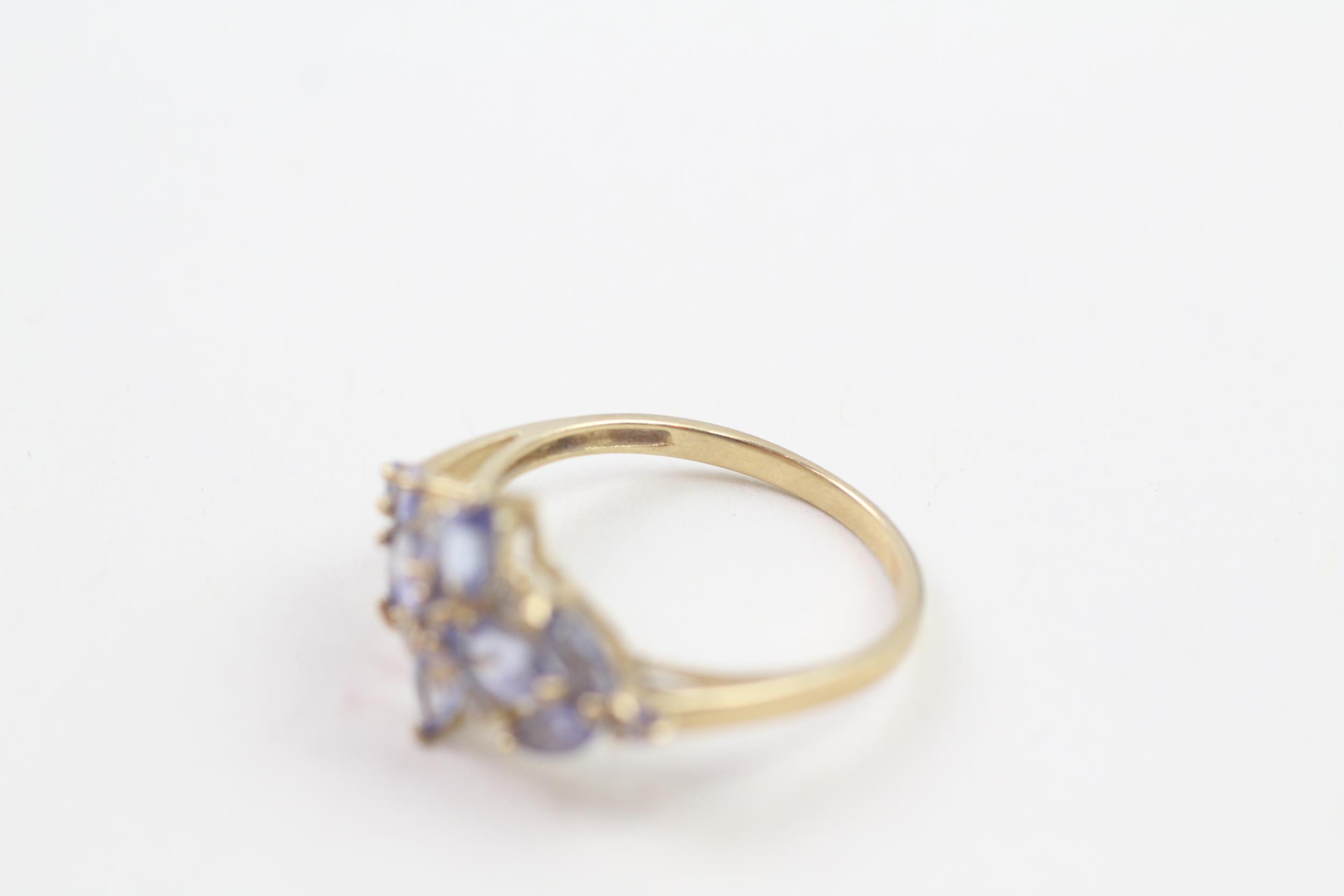 9ct gold diamond & tanzanite floral cluster ring (2.1g) Size P - Image 3 of 4