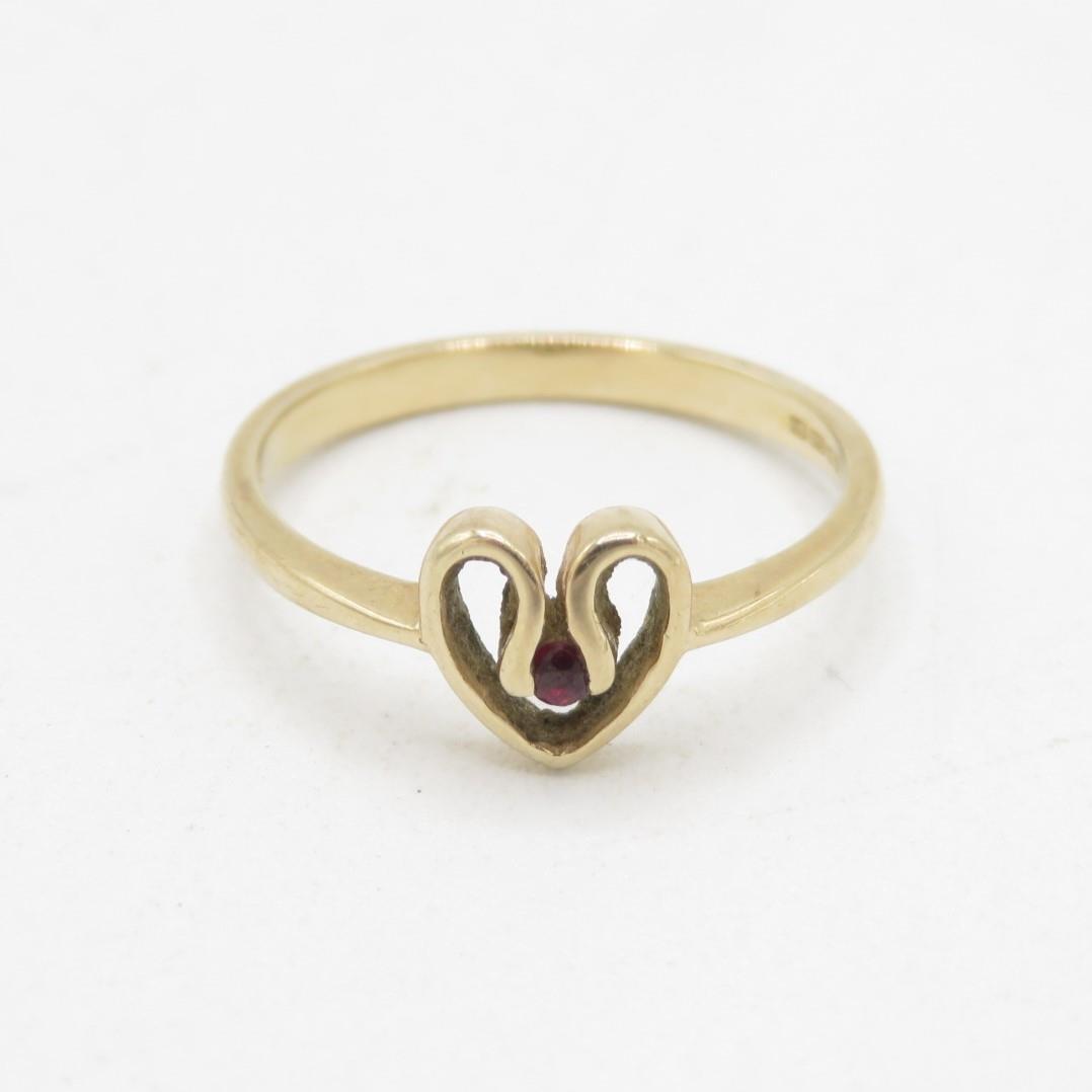 9ct gold ruby heart ring (1.6g) Size M