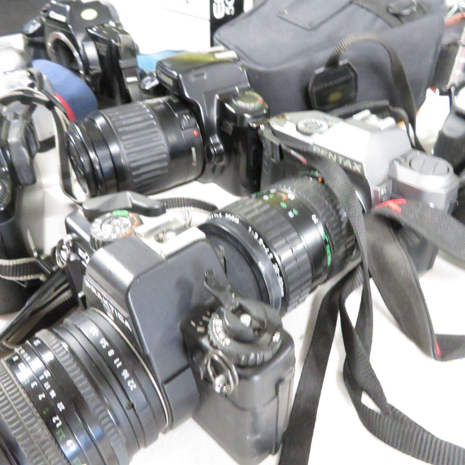 SLR Film Cameras Inc Canon, Pentax & Minolta w/ Some Lenses Job Lot x 10 // SLR Film Cameras Inc - Image 3 of 3
