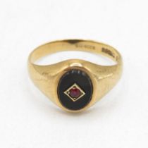 9ct gold onyx & garnet signet ring (2.4g) Size Q