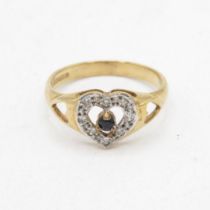 9ct gold diamond & sapphire heart ring (1.8g) Size L