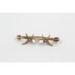 15ct gold Victorian seed pearl twin swallow brooch with 9ct pin (1.7g)